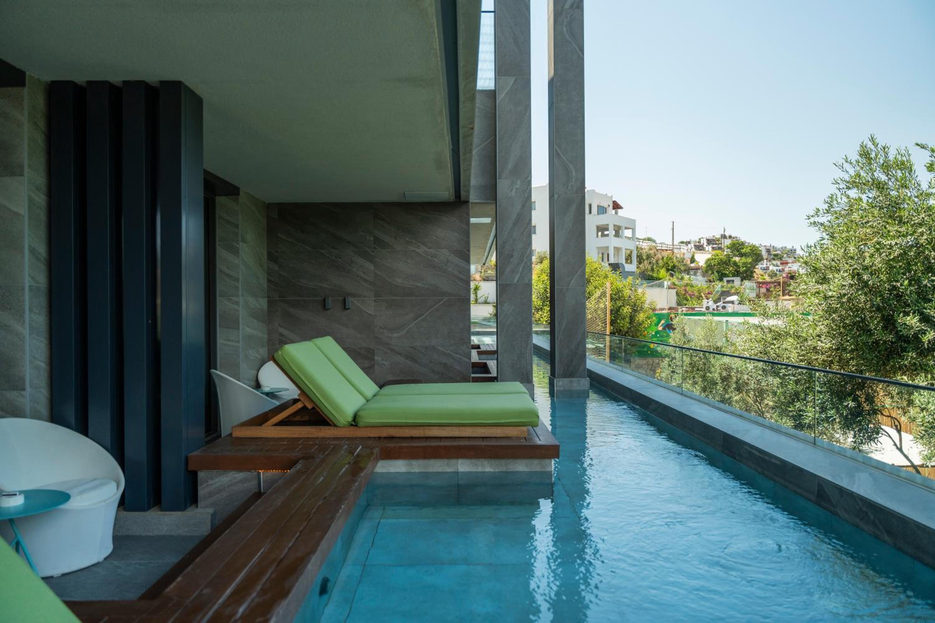 Deluxe Room with Swim Up Pool - Photo 2