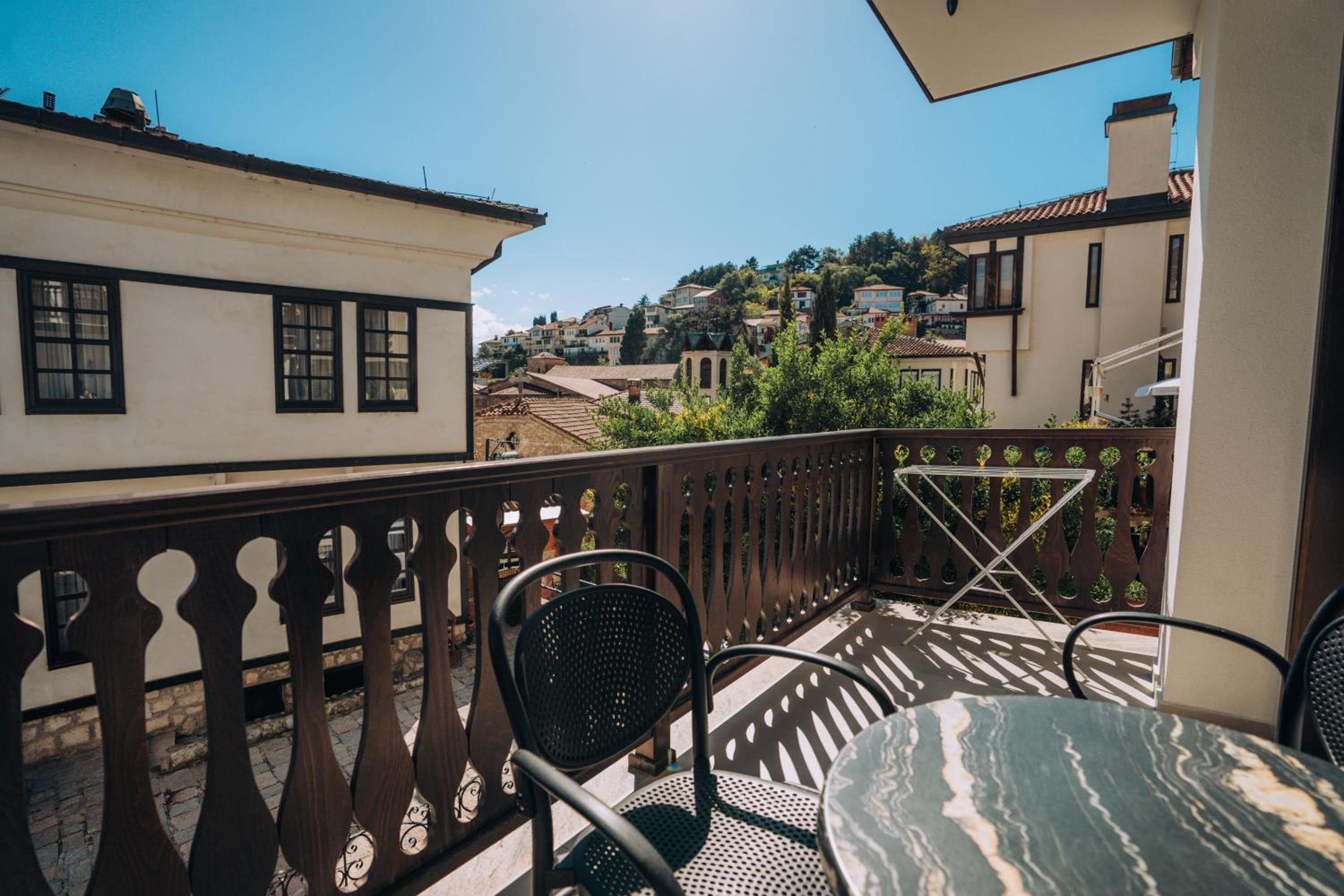 Apartment with Balcony photo 2