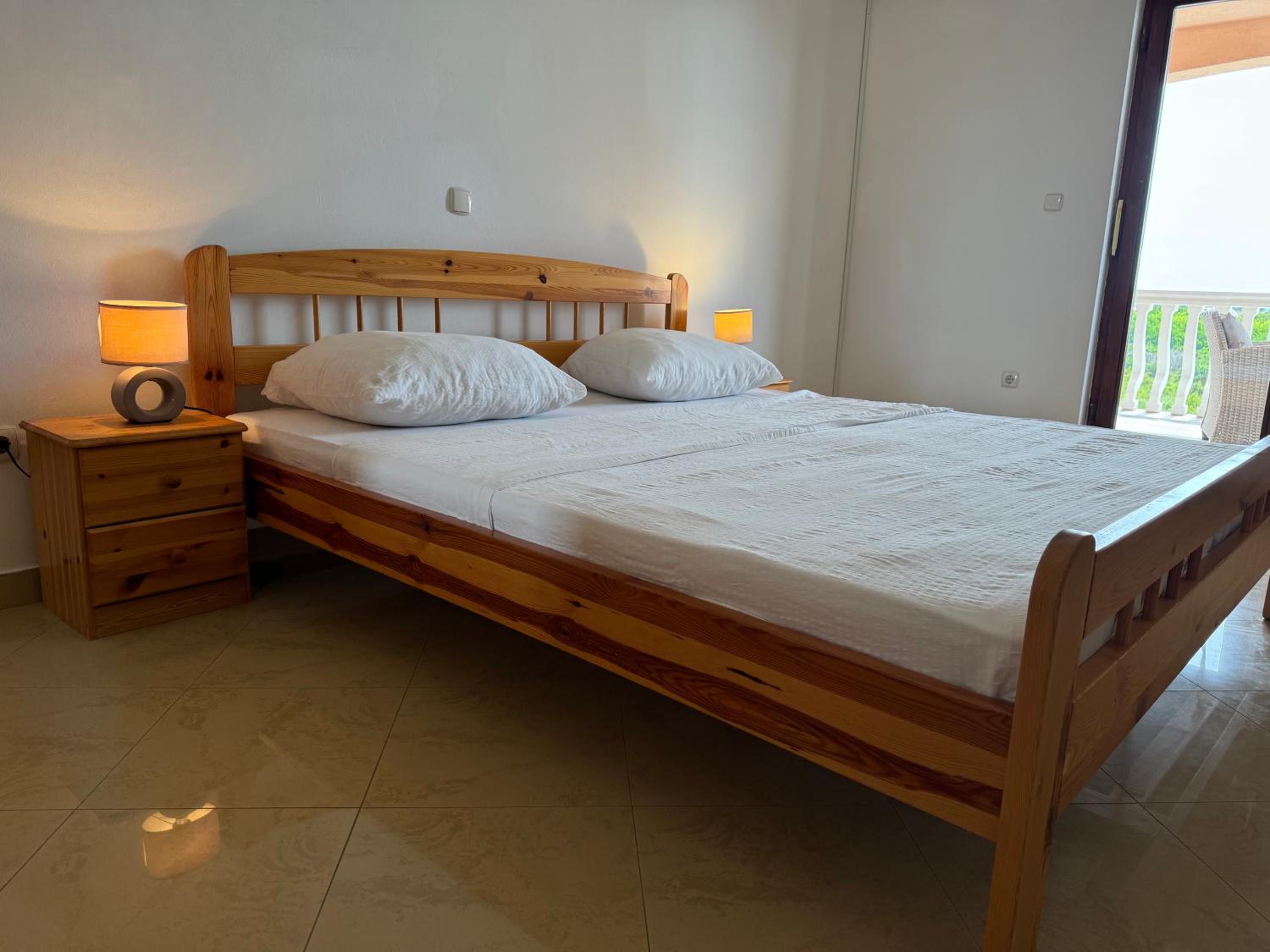 One-Bedroom Apartment with Terrace and Sea View - Photo 23