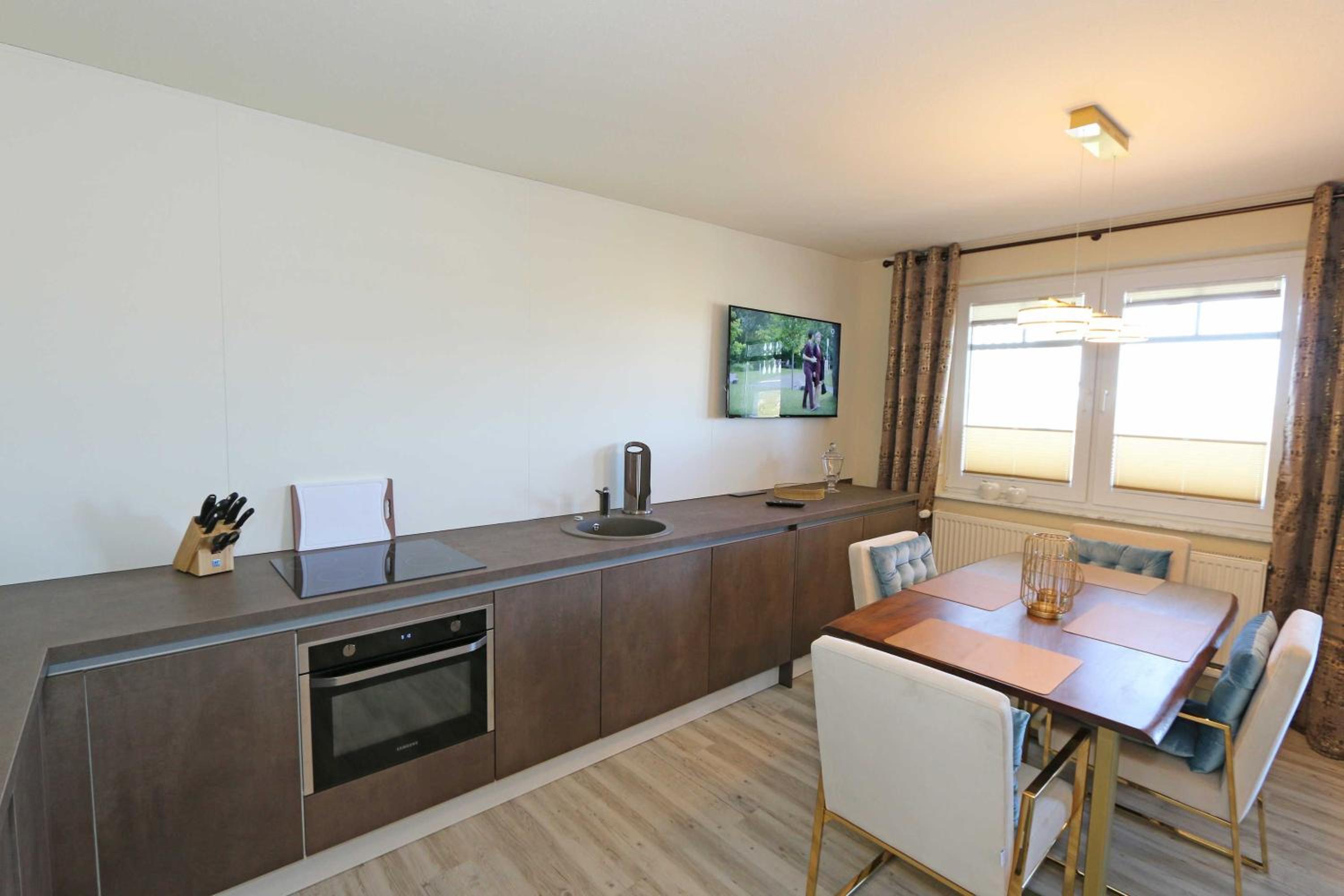 One-Bedroom Apartment with Balcony photo 3