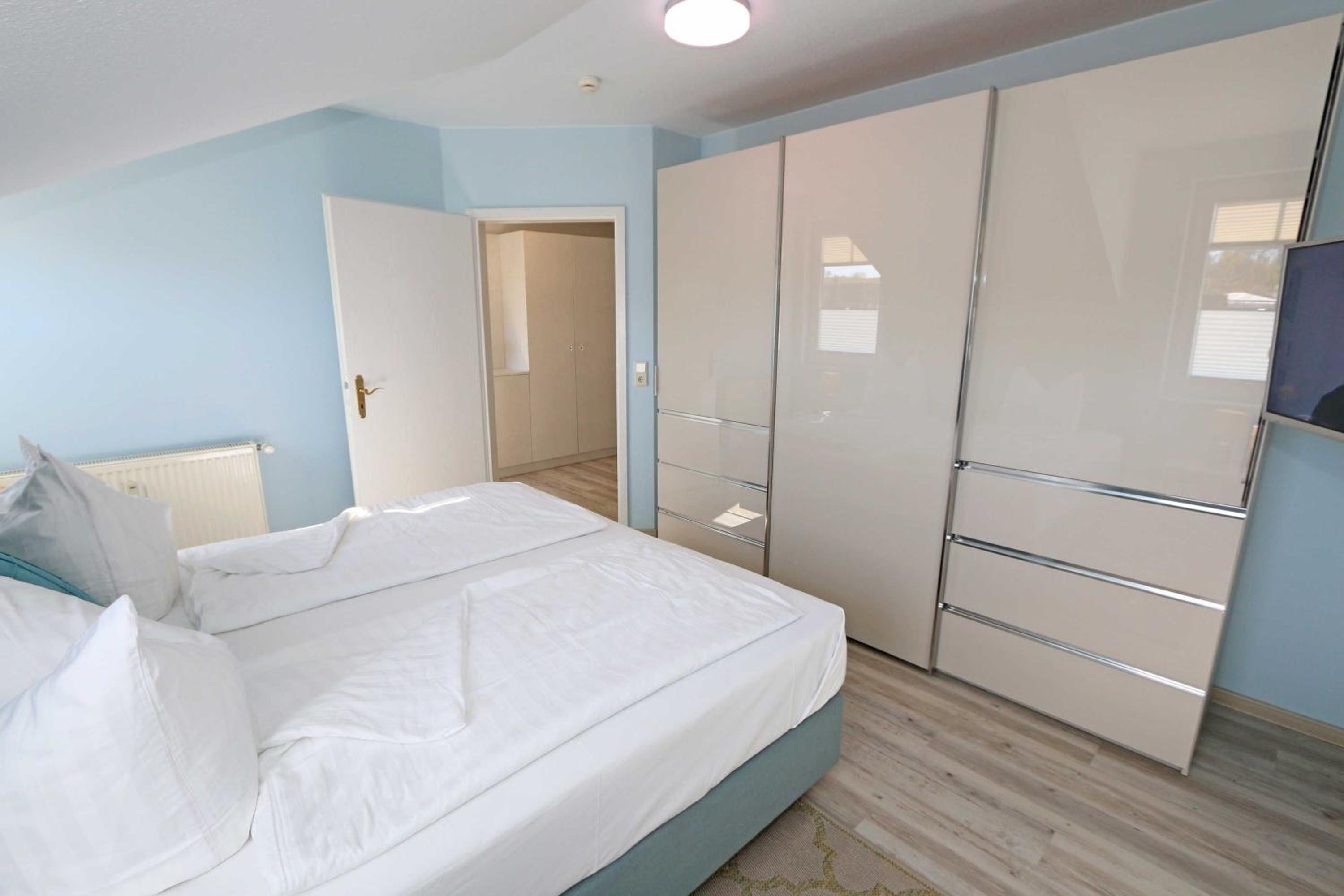 One-Bedroom Apartment with Balcony photo 2