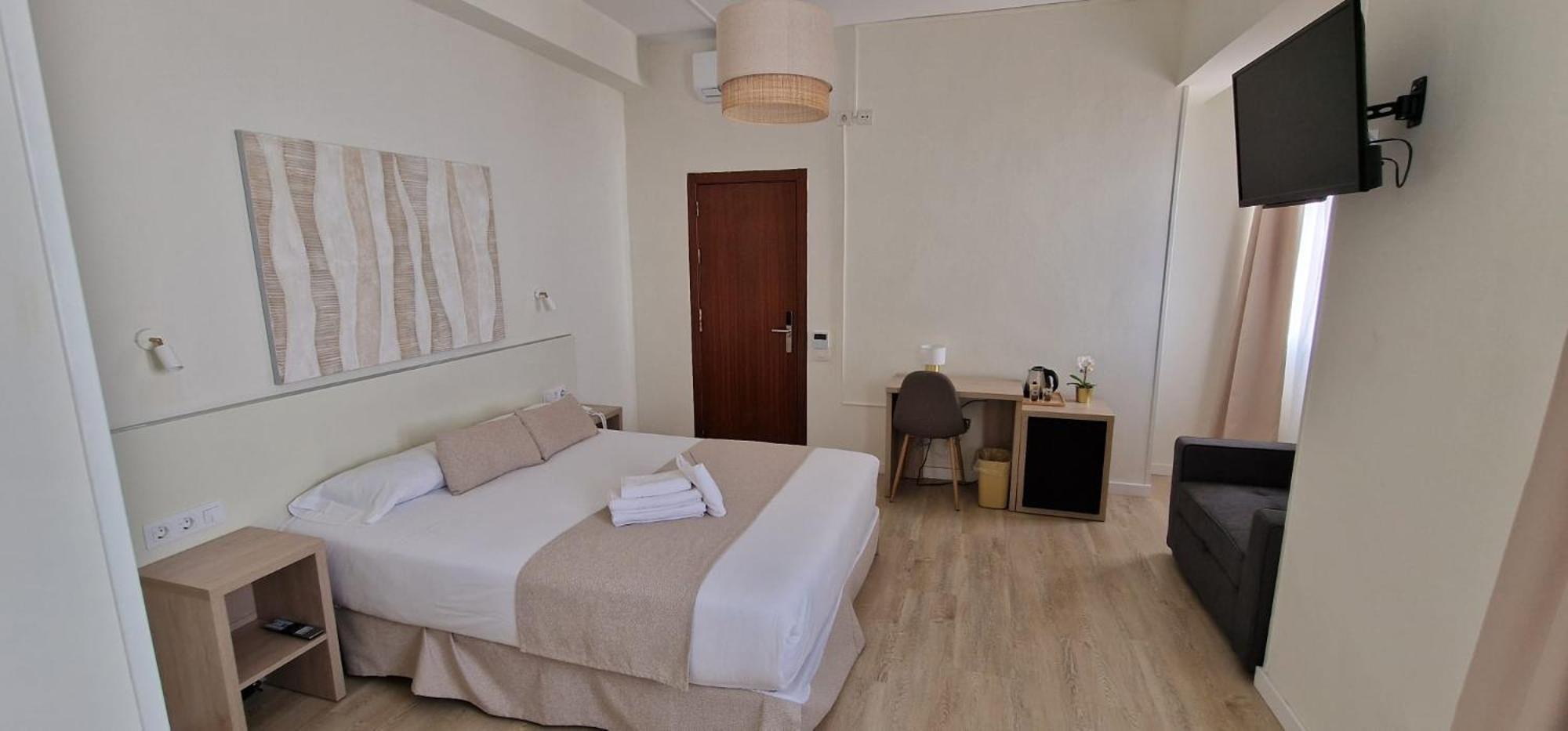Deluxe Double Room With Extra Bed
