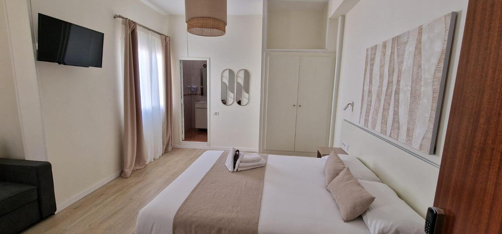 Deluxe Double Room With Extra Bed