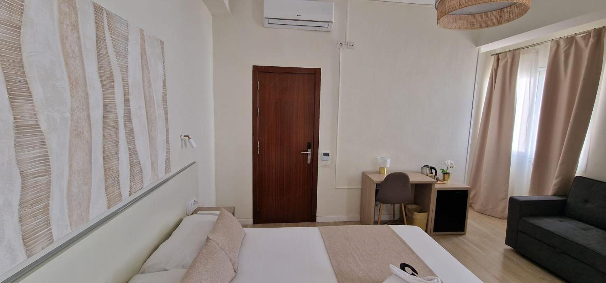 Deluxe Double Room With Extra Bed