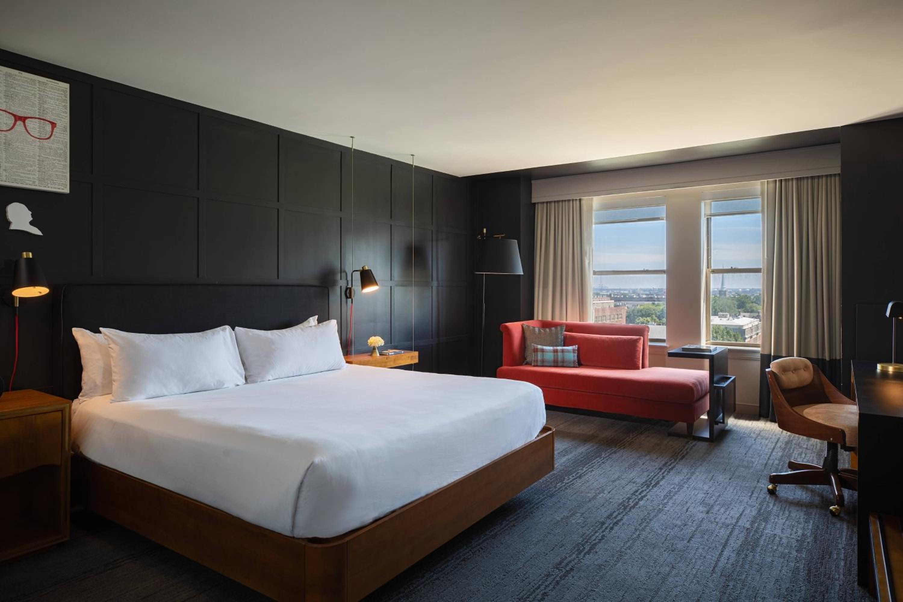 King Room with Park View - Mobility Accessible