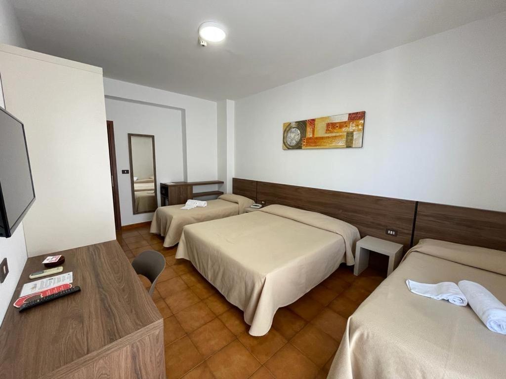 Quadruple Room with Pool View photo 3
