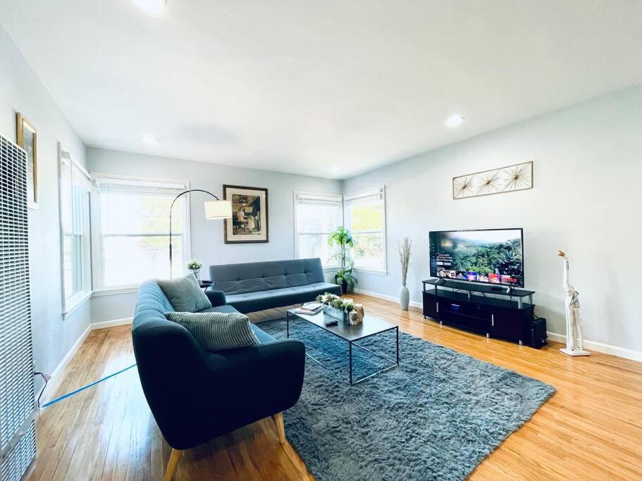 Two-Bedroom House photo 3