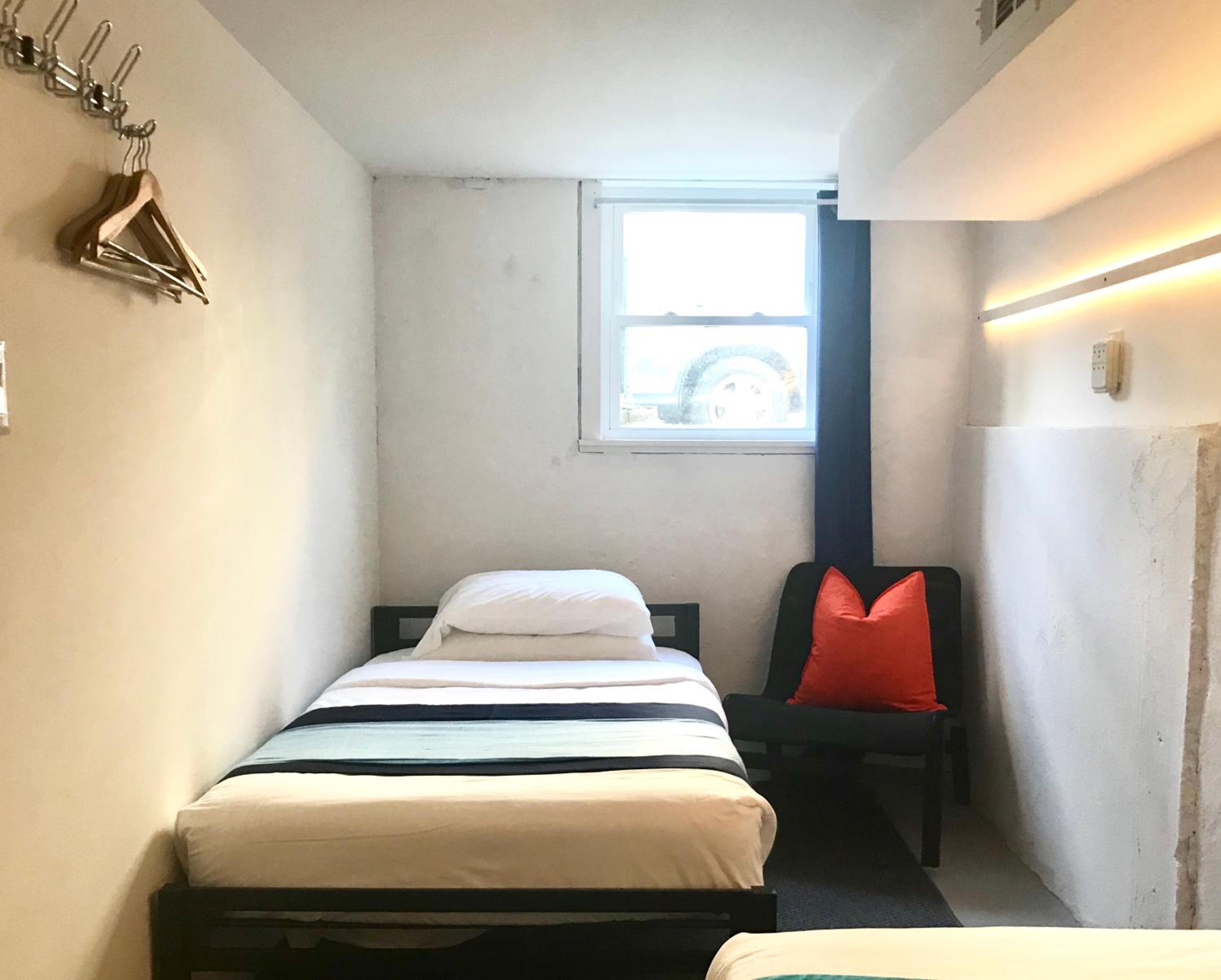 Twin Room with Private External Bathroom photo 2