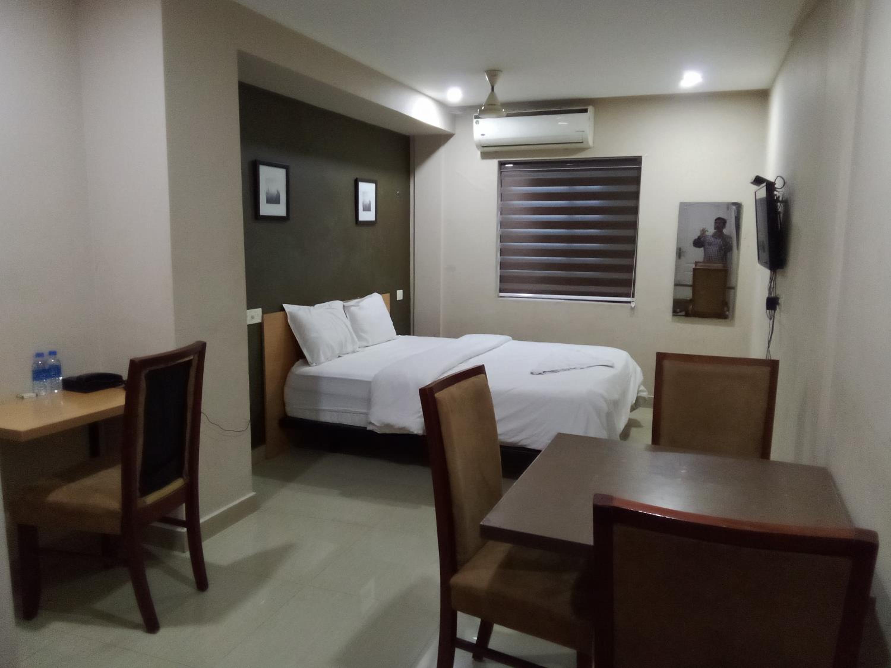 Double Room With Private Bathroom photo 2