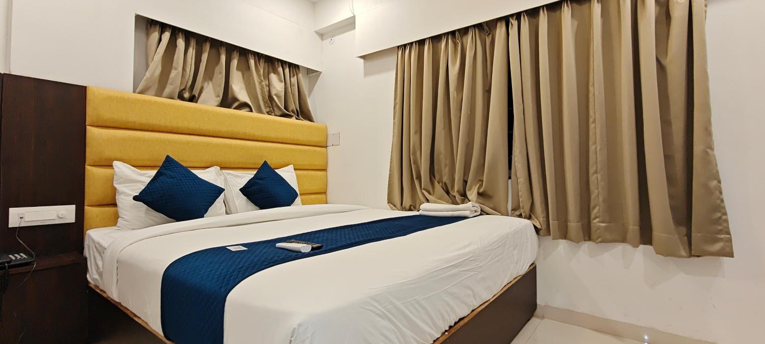 Deluxe Room - Photo 8