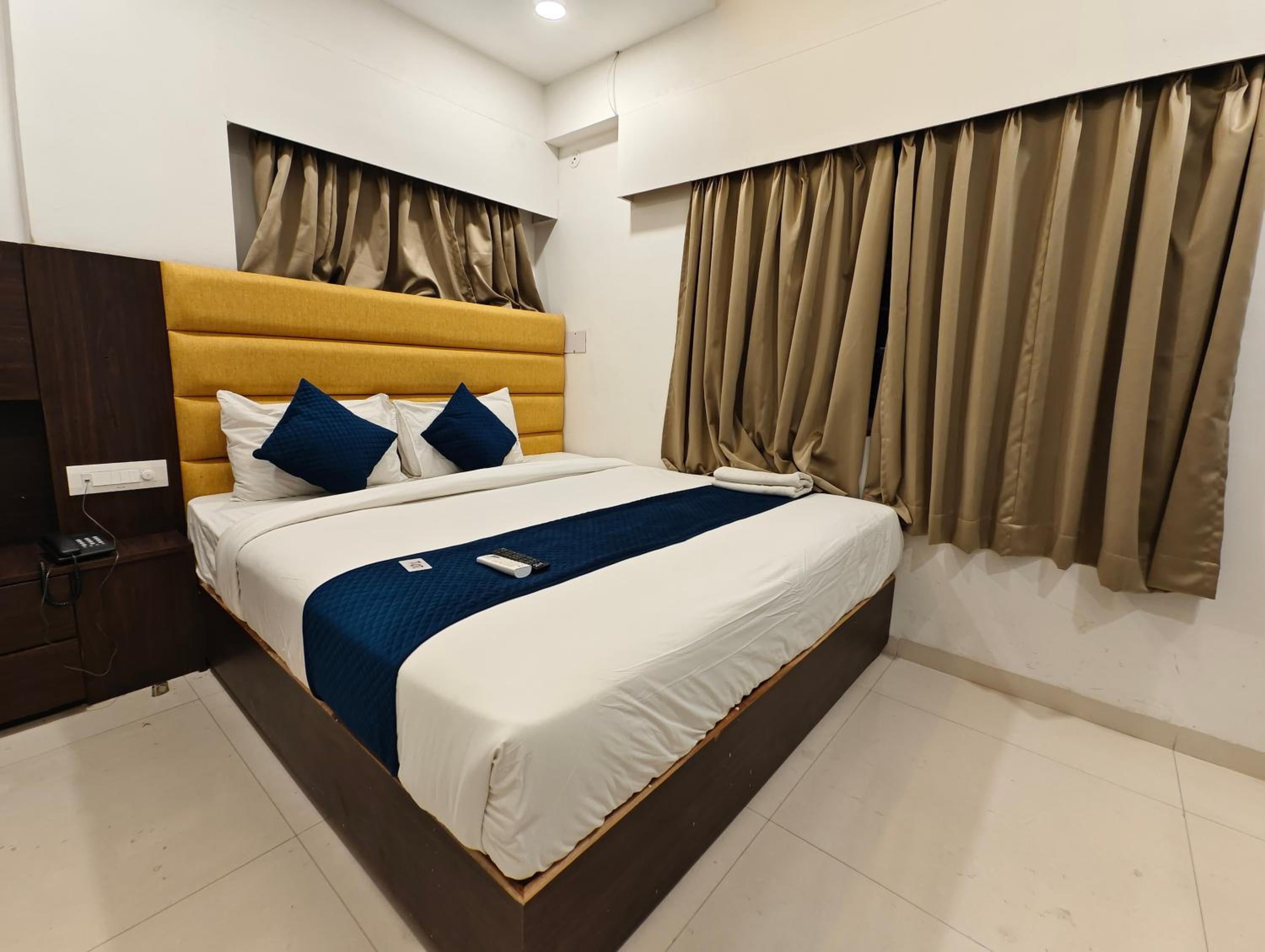 Deluxe Room - Photo 6