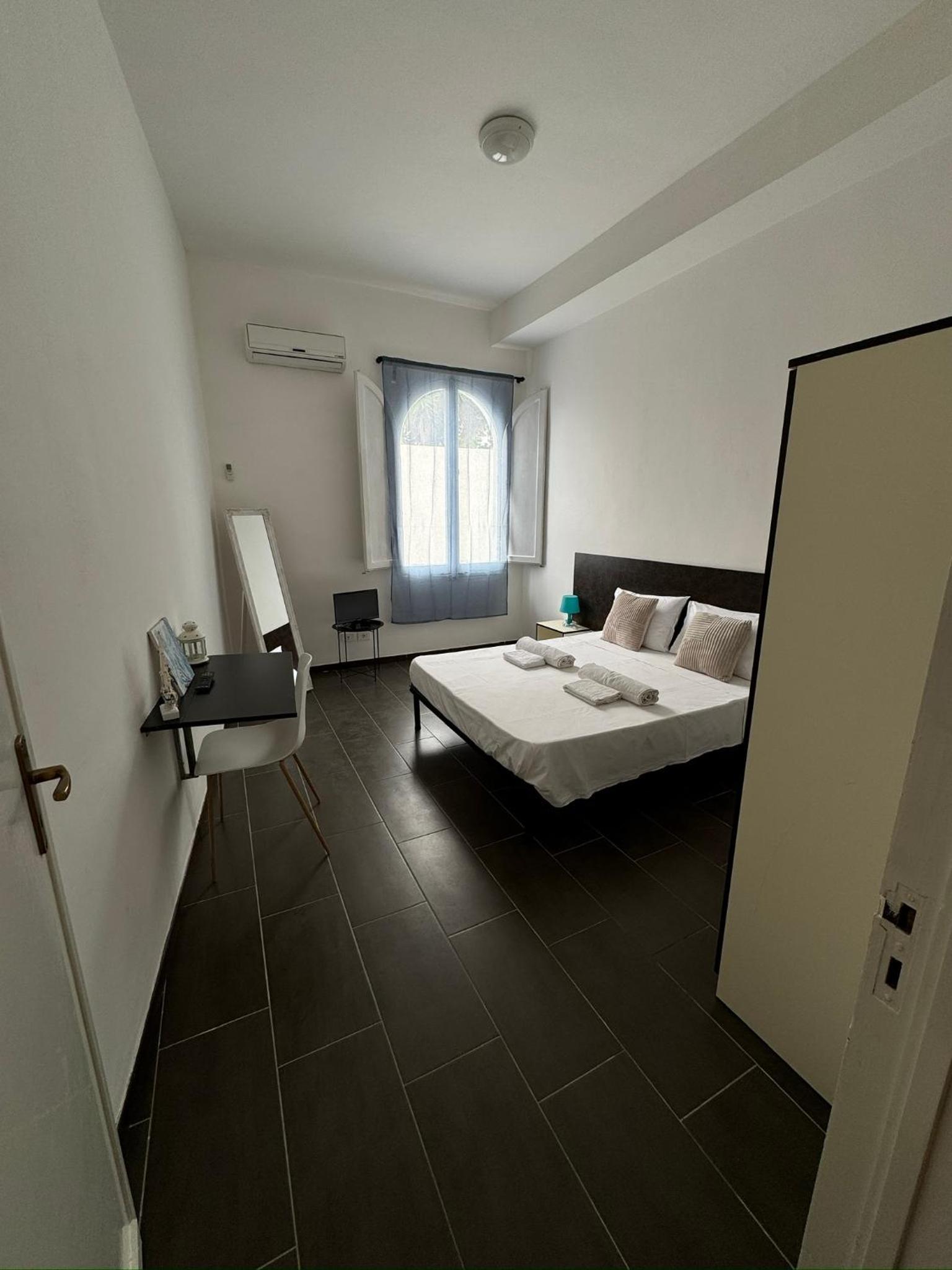 Deluxe Double Room with Shower photo 1