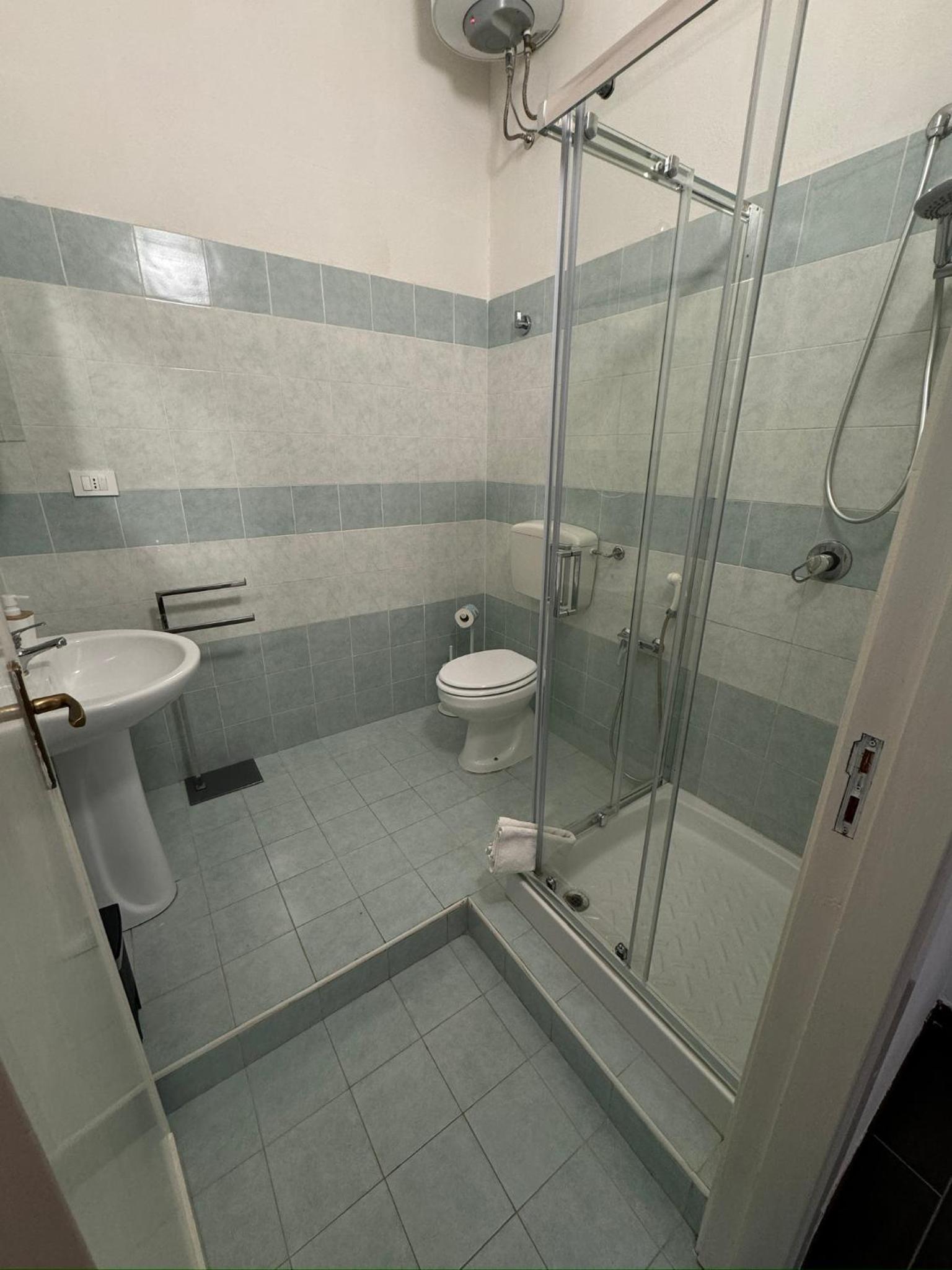 Deluxe Double Room with Shower photo 2