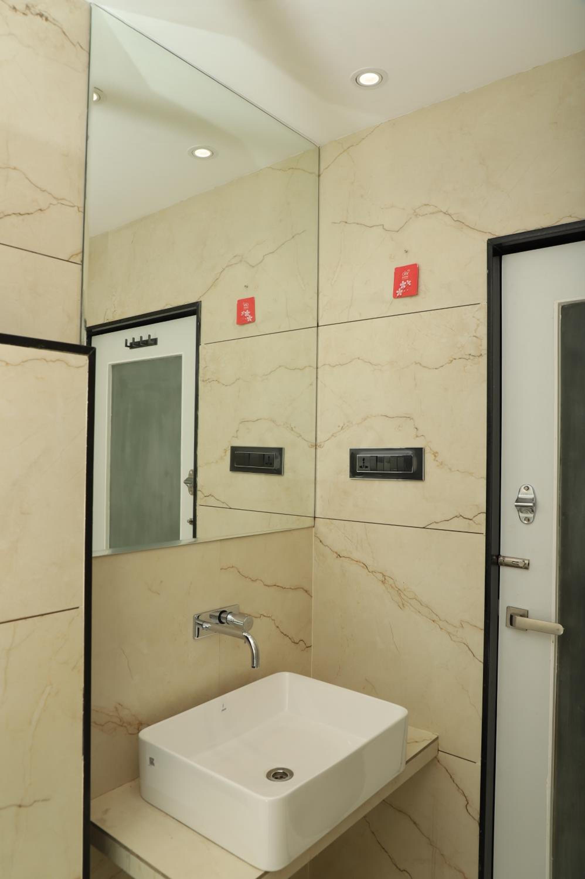 Executive Suite - Photo 3