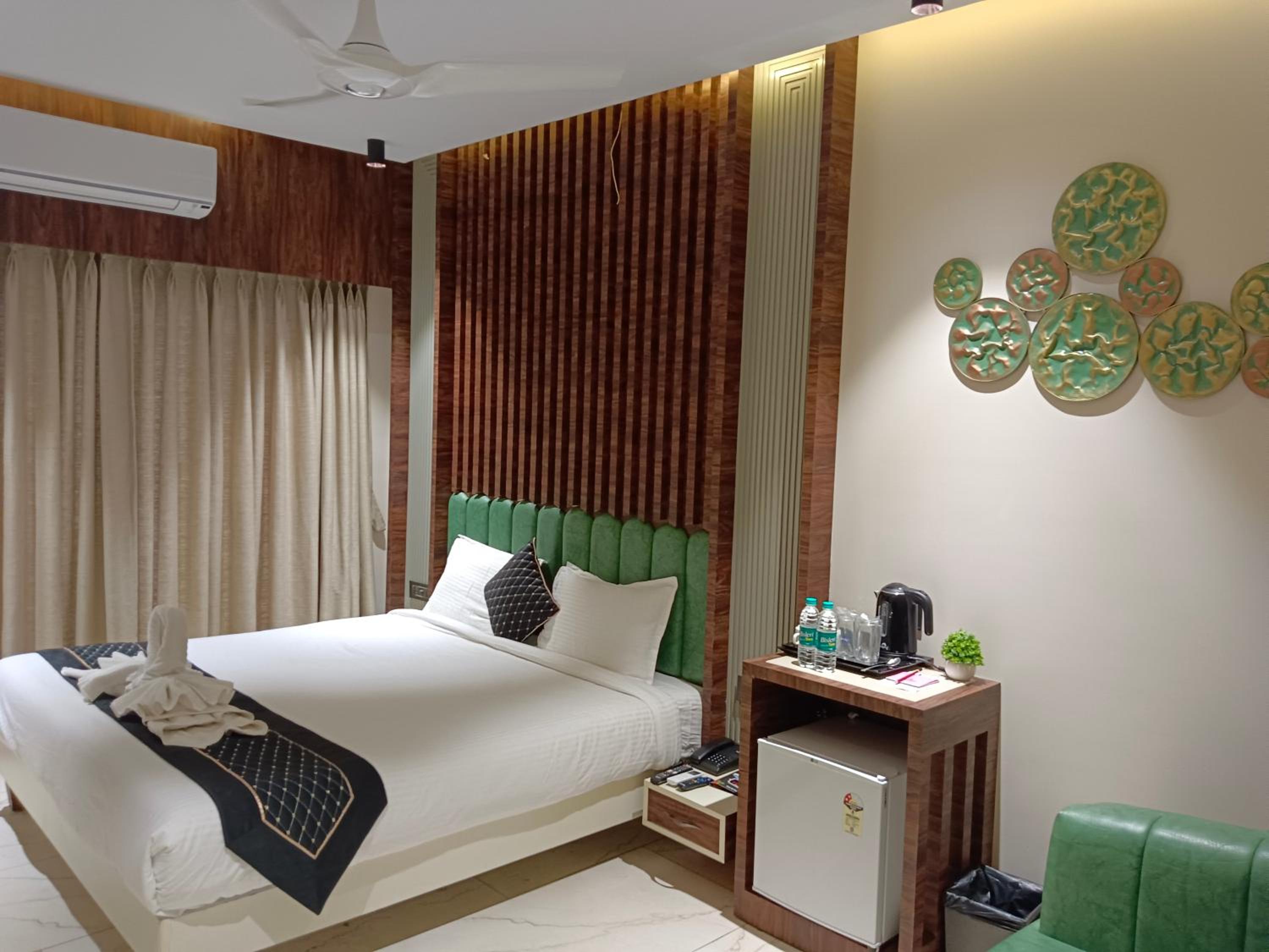 Executive Suite - Photo 11