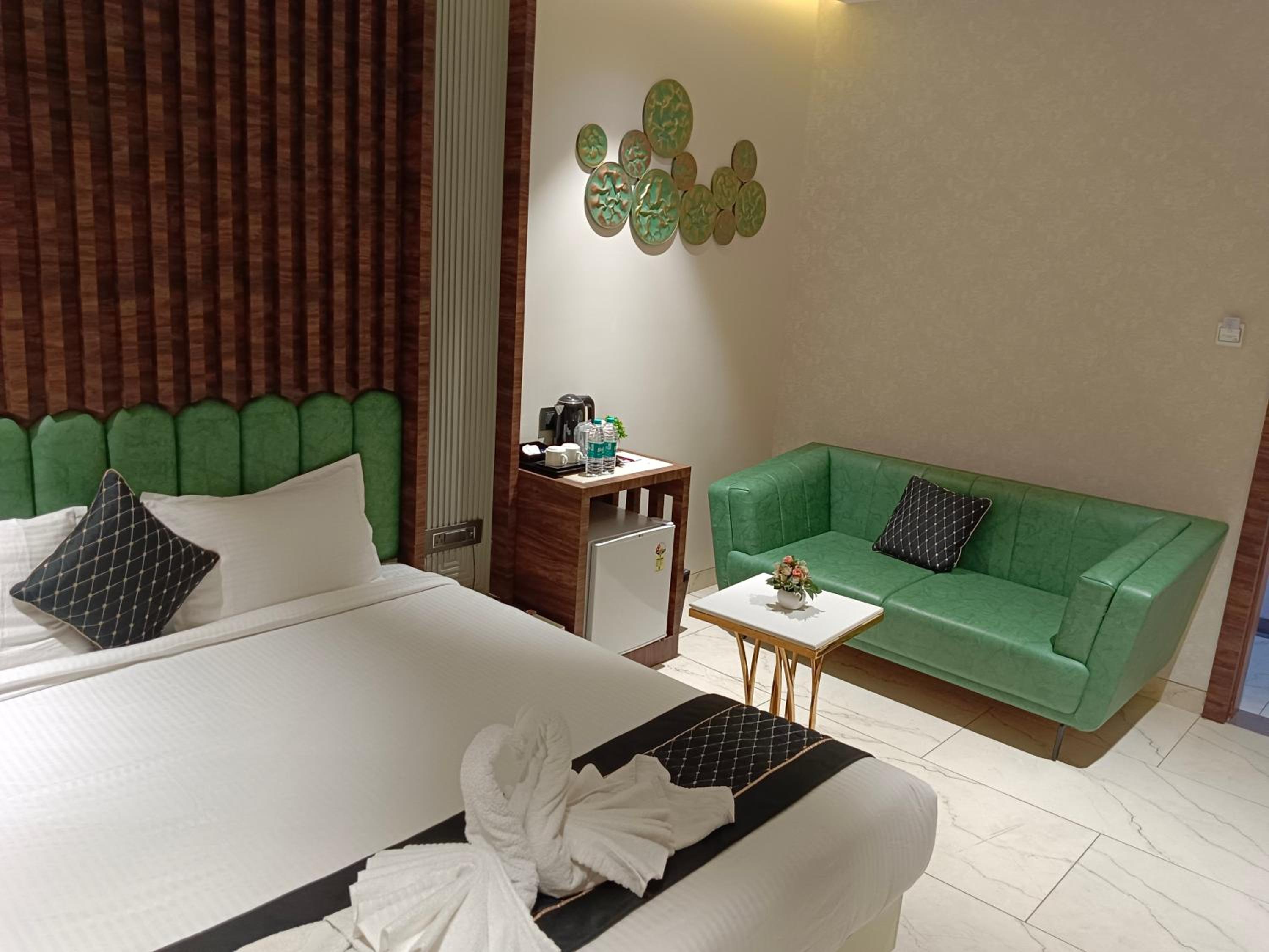 Executive Suite - Photo 8