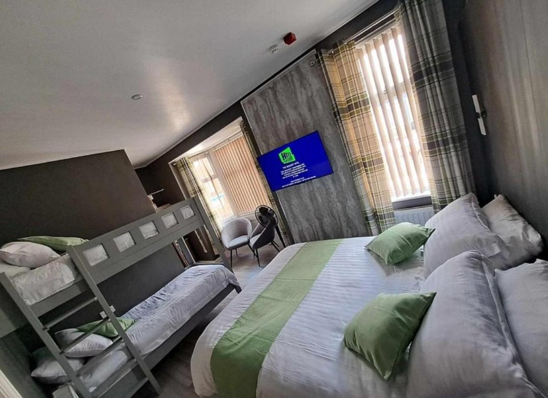 Double Room with Private Bathroom - Photo 1