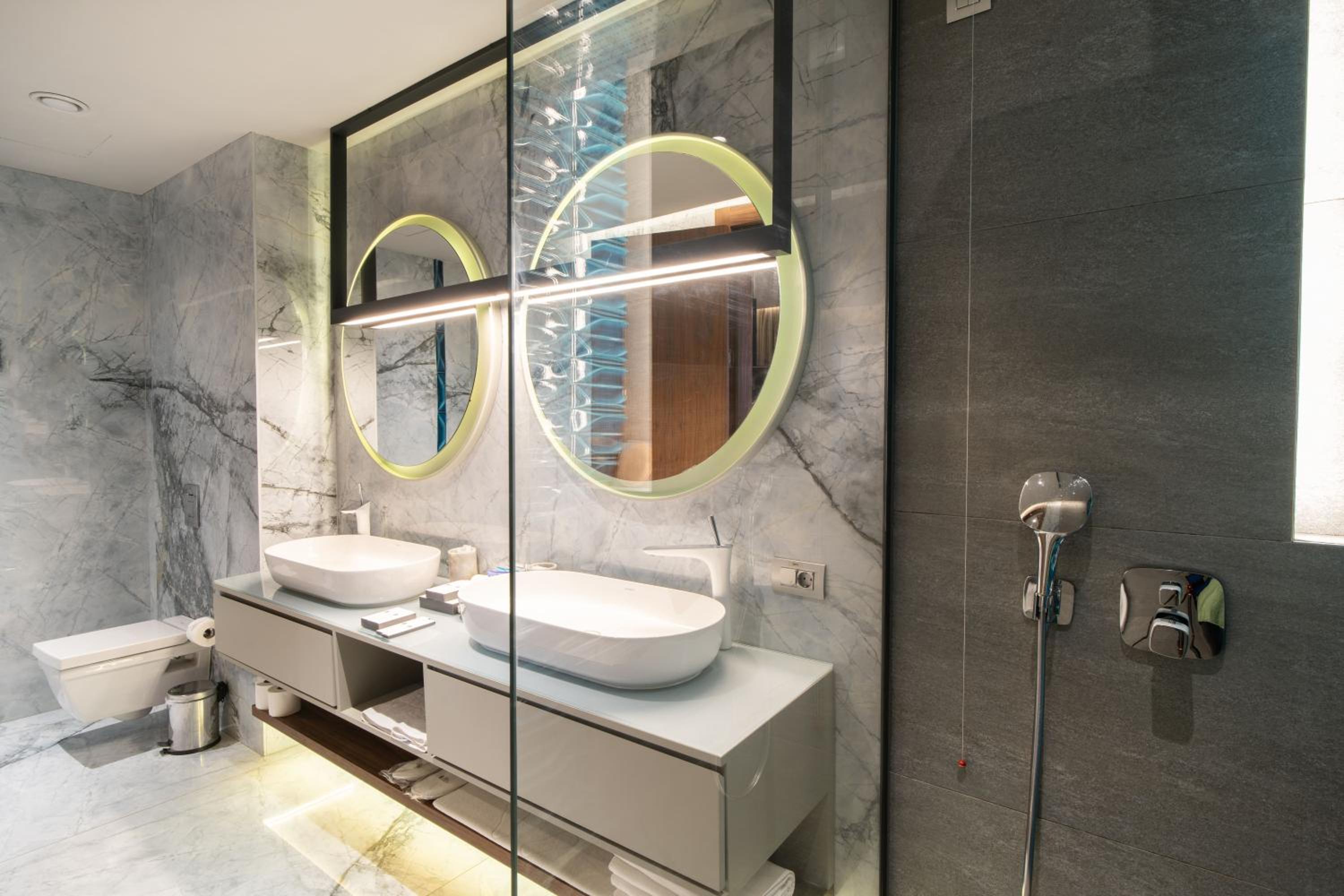 Executive Suite - Photo 7
