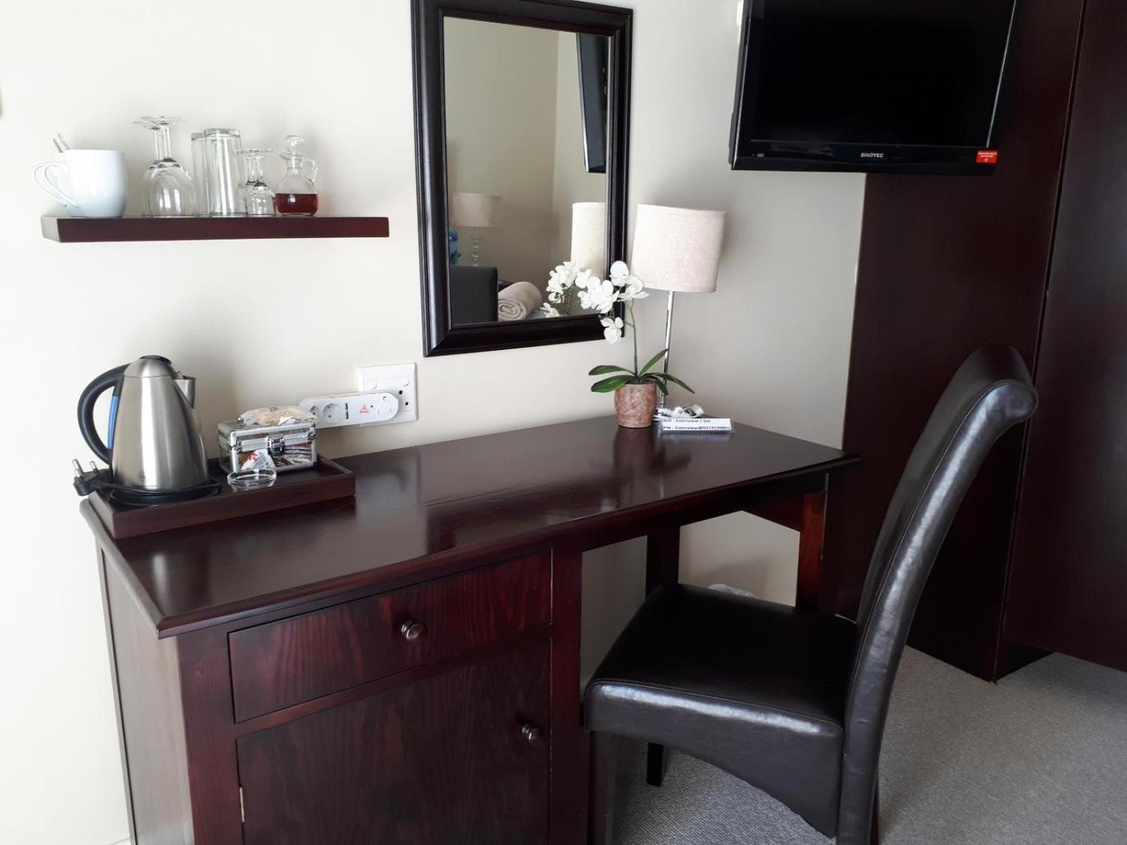 Deluxe Double or Twin Room with Balcony - Photo 2