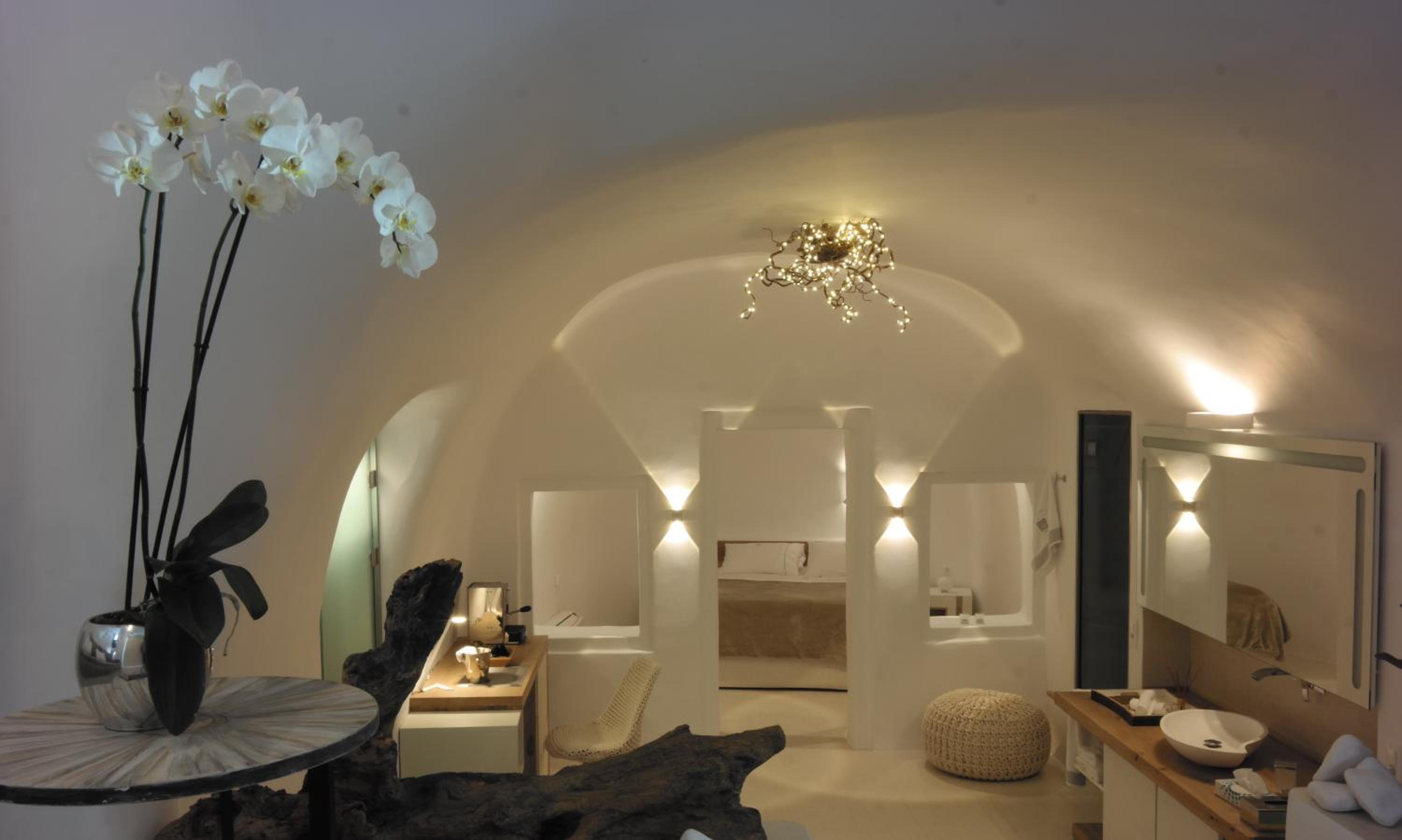 Exclusive Suite with Hot Tub and Volcano View - Photo 1