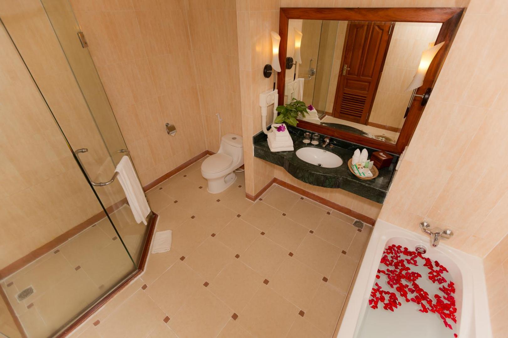 Deluxe Twin Room with Balcony photo 3