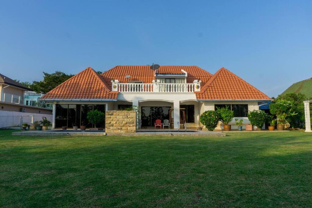 Villa photo 2