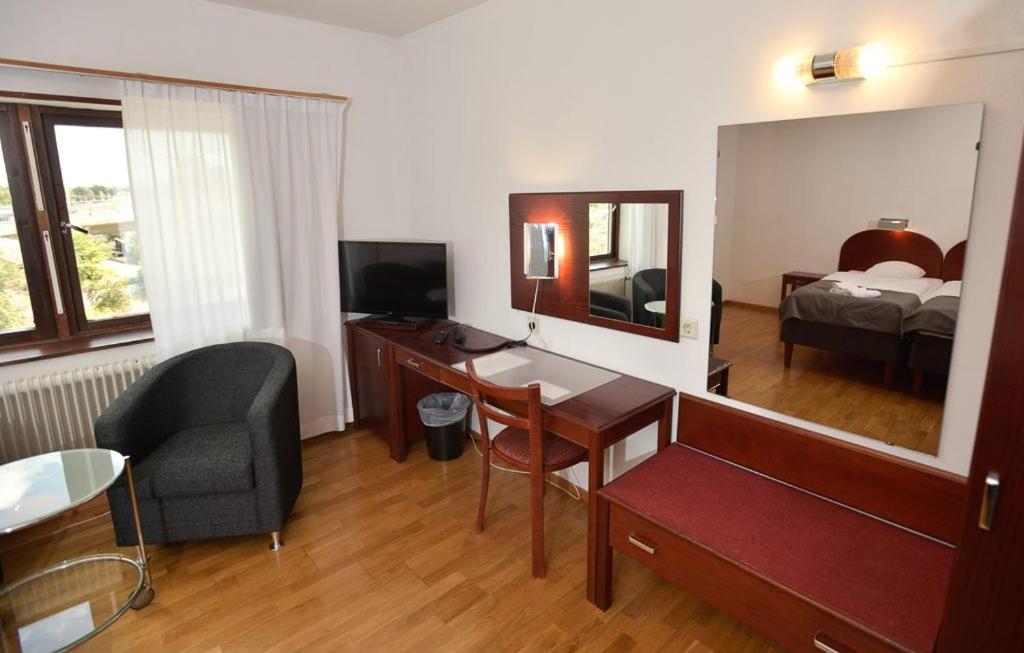 Family Room with Balcony - Photo 16