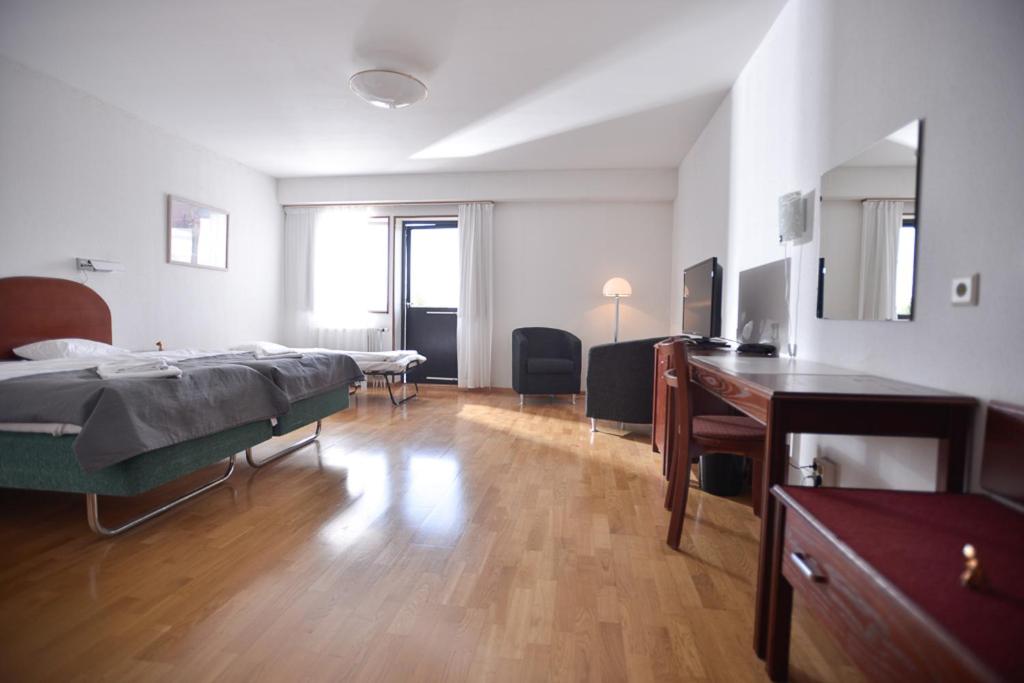 Family Room with Balcony - Photo 13