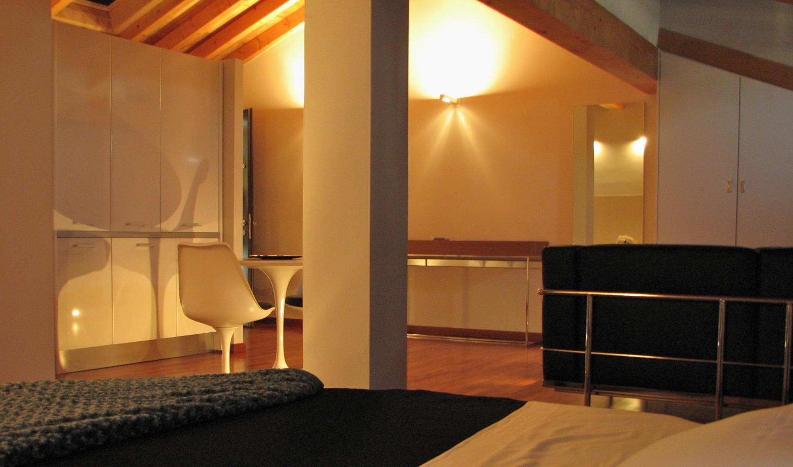 Deluxe Suite - Attic - Photo 8