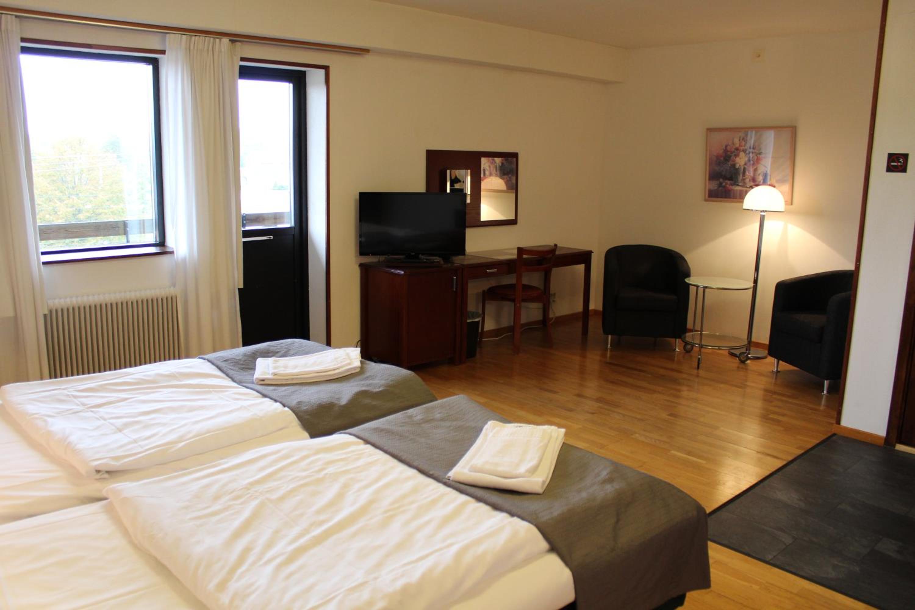 Family Room with Balcony - Photo 9