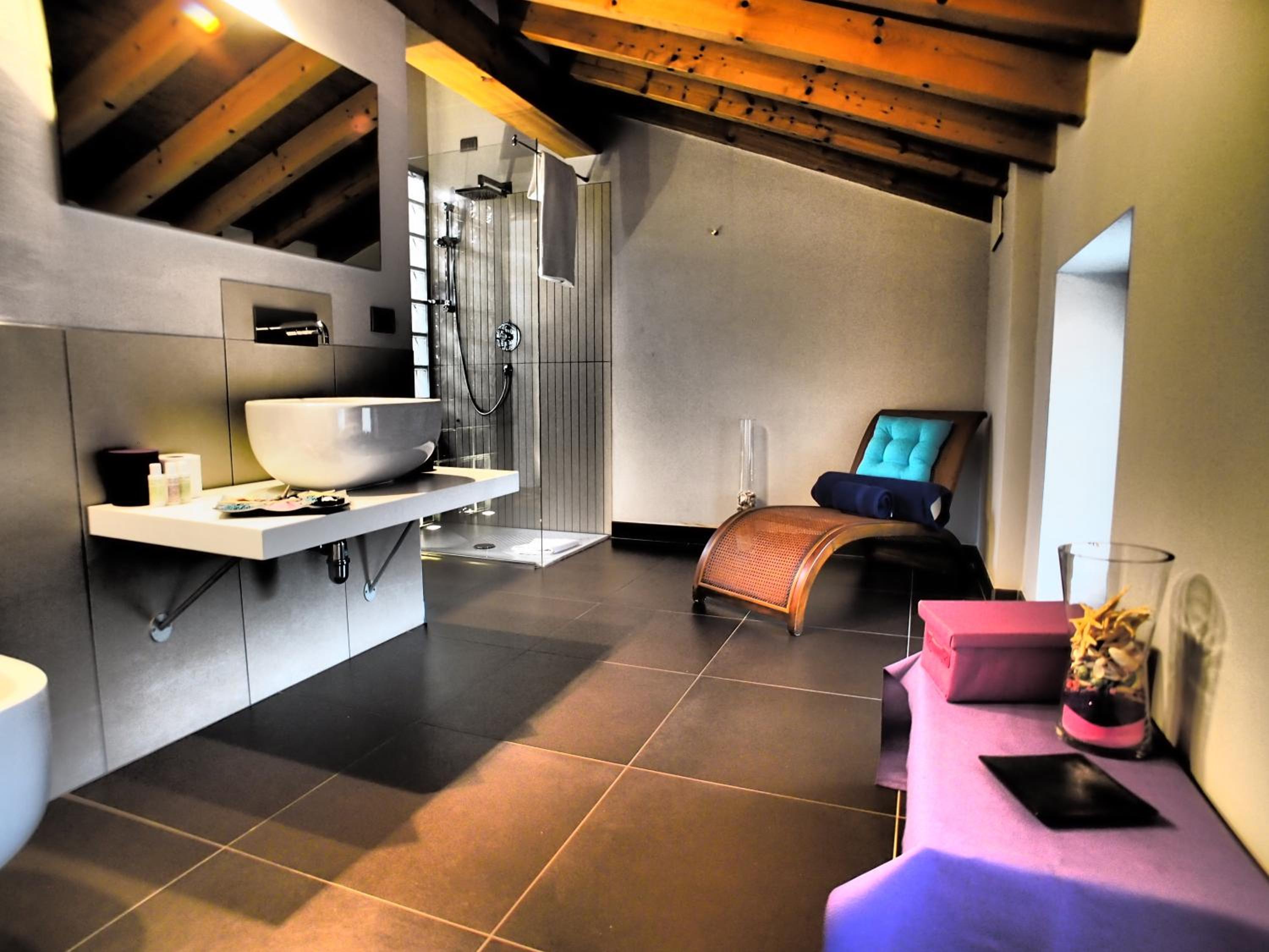 Deluxe Suite - Attic - Photo 9