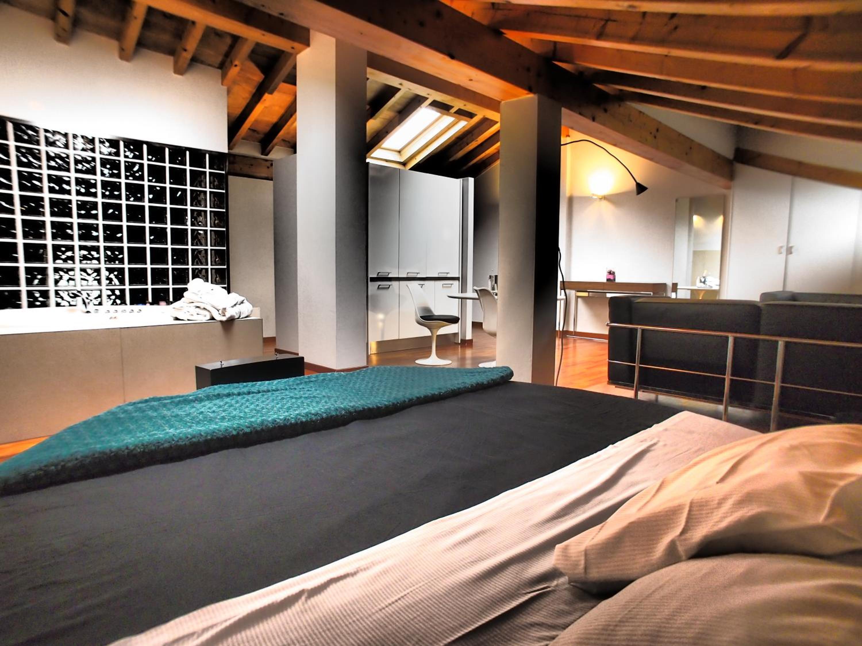 Deluxe Suite - Attic - Photo 1