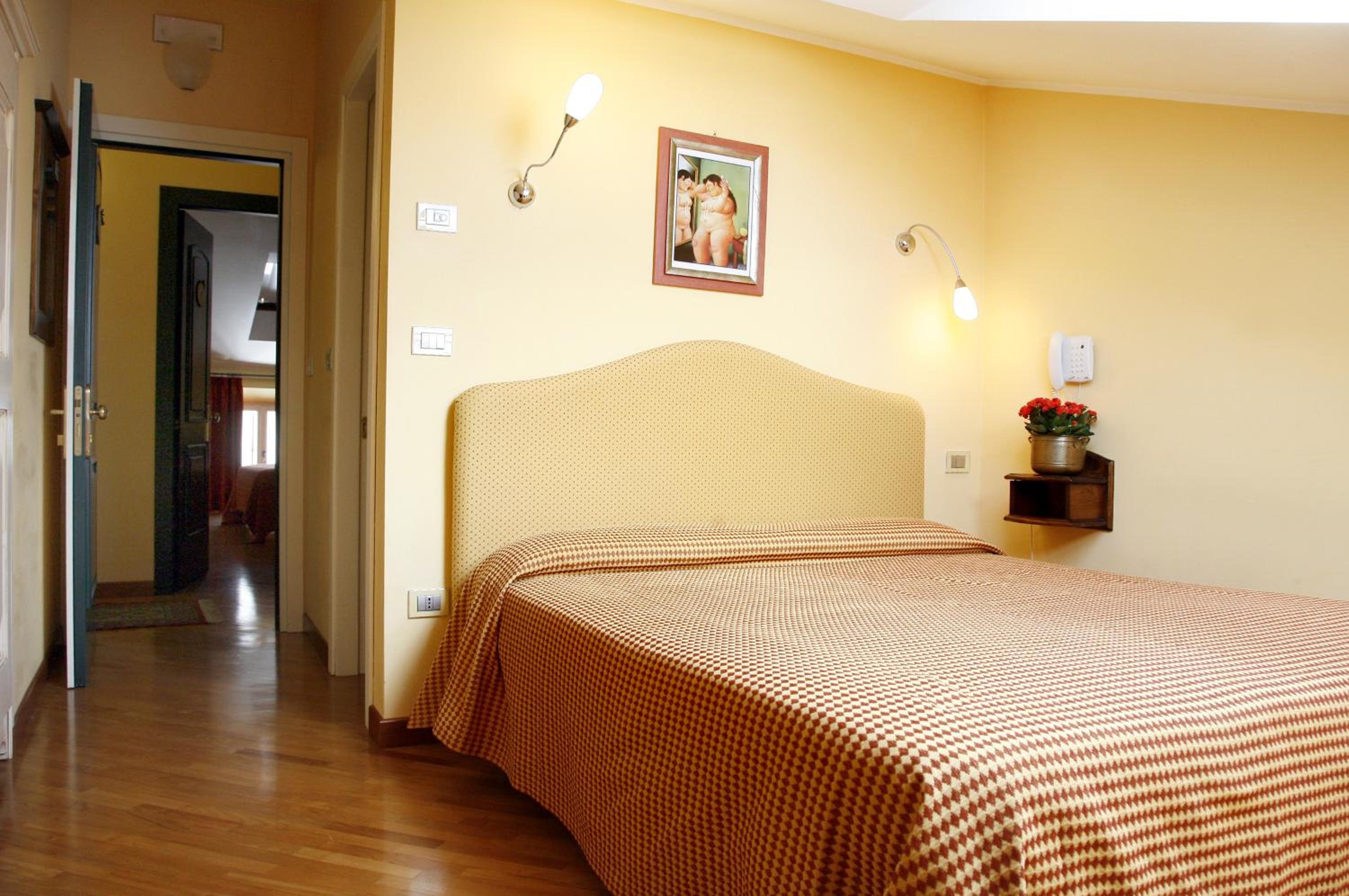 Double Room - Photo 3