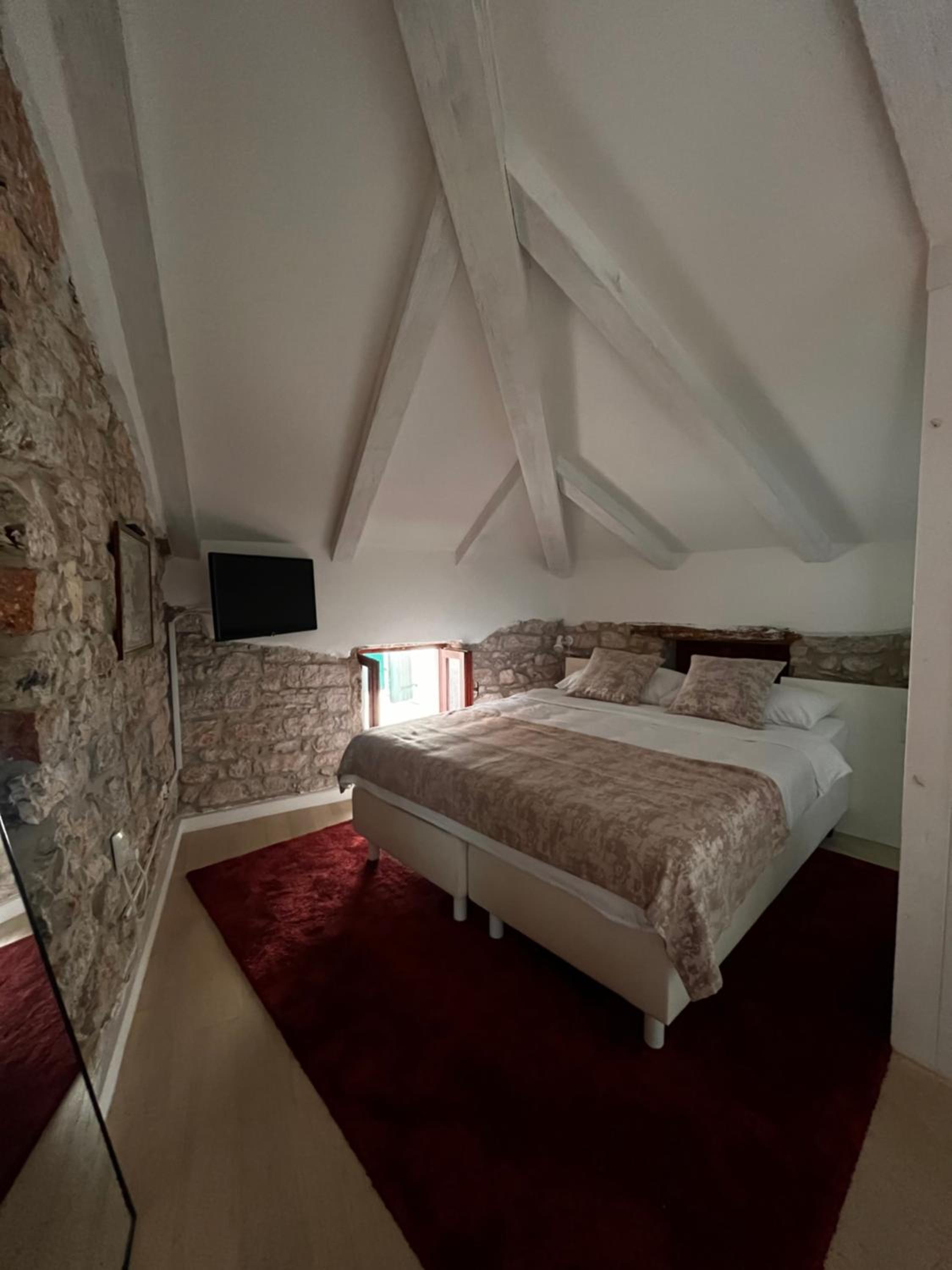 Studio Apartment with King Bed