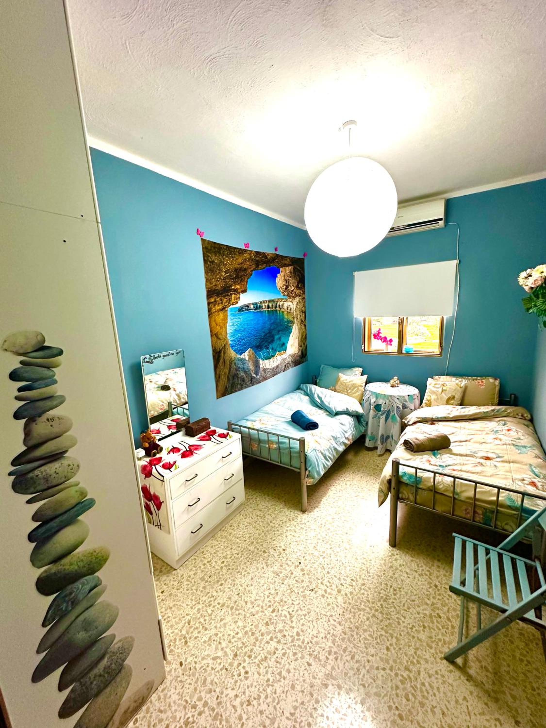 Standard Twin Room with Shared Bathroom photo 1
