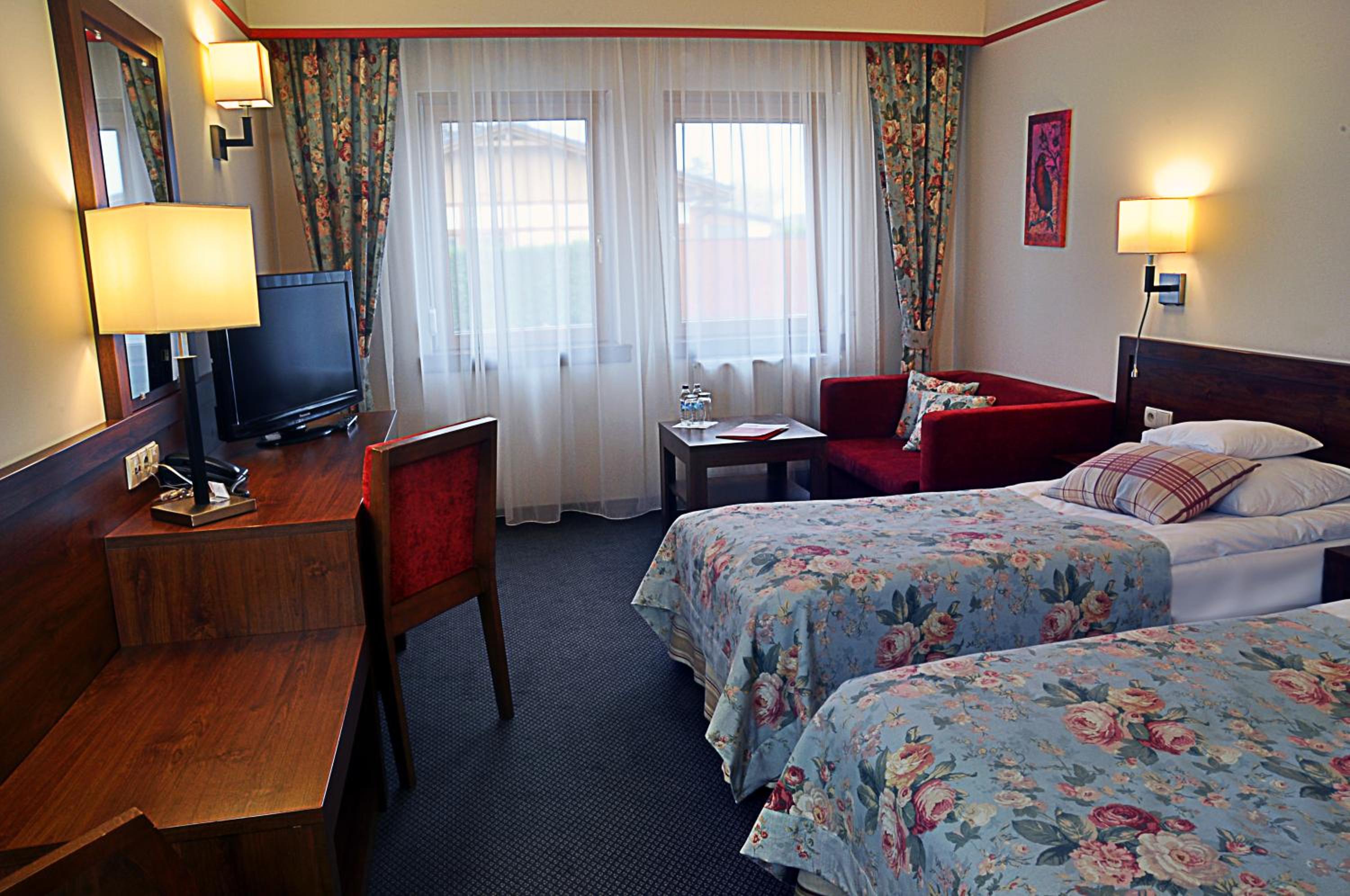 Twin Room - Photo 3