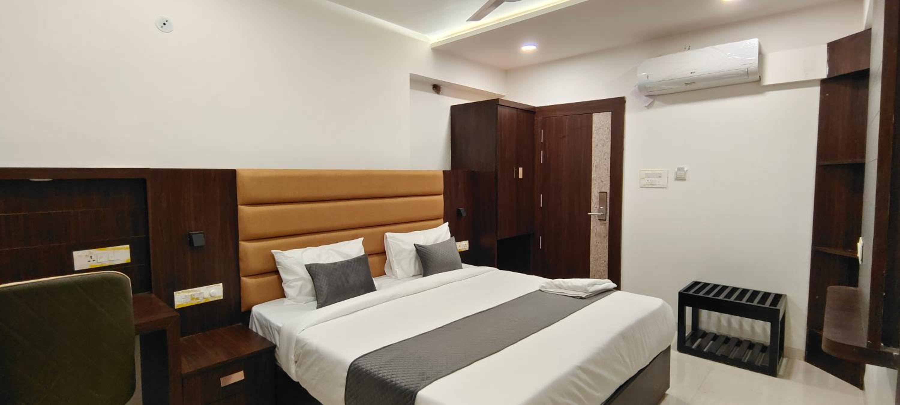 Super Deluxe Room - Photo 6