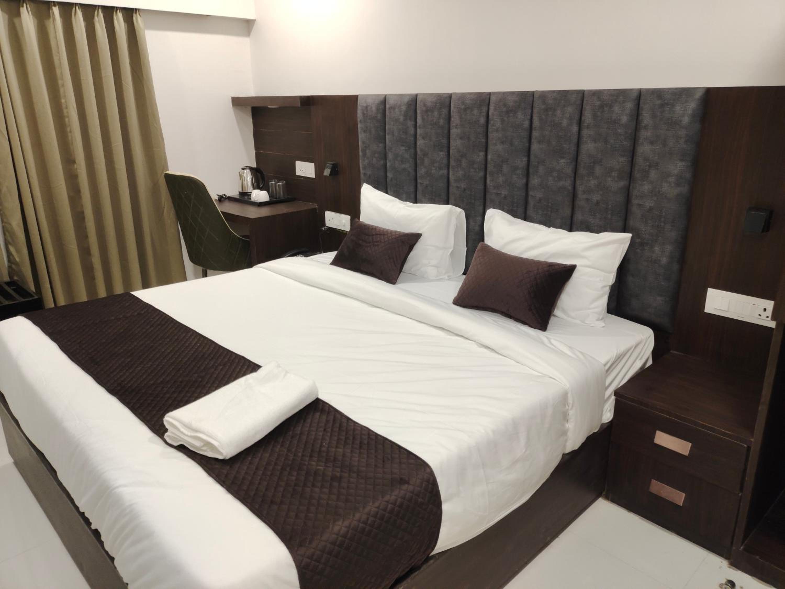 Super Deluxe Room - Photo 5