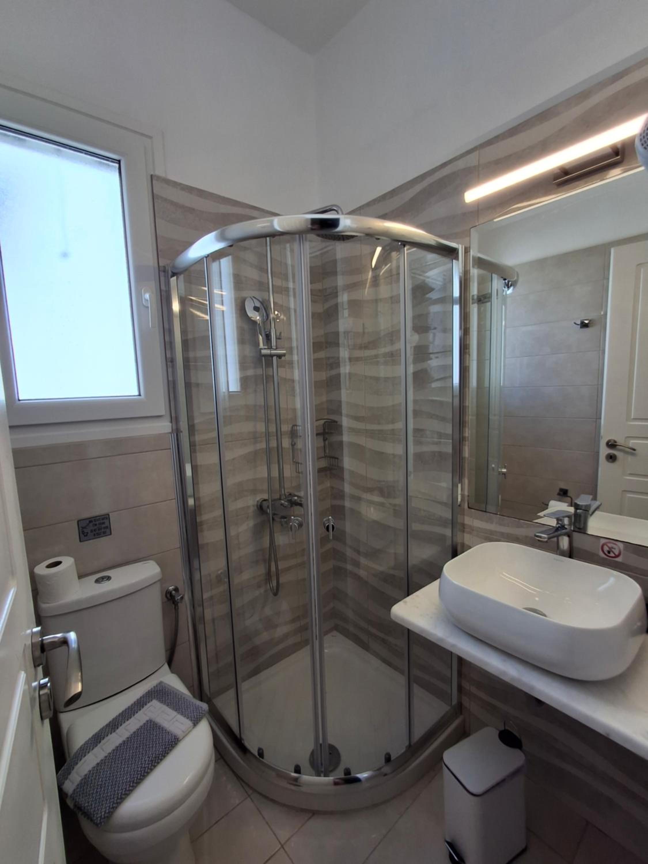 Basic Triple Room photo 3