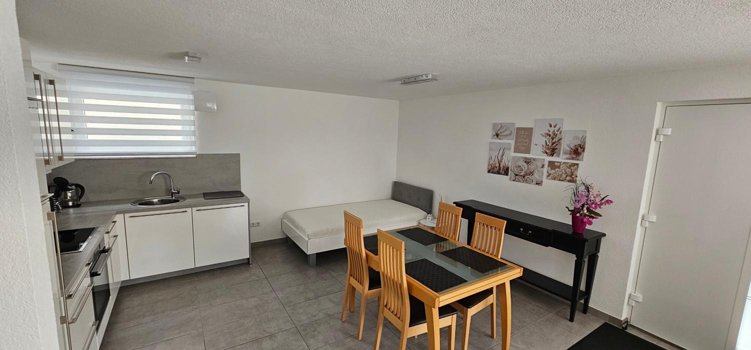 One-Bedroom Apartment photo 1