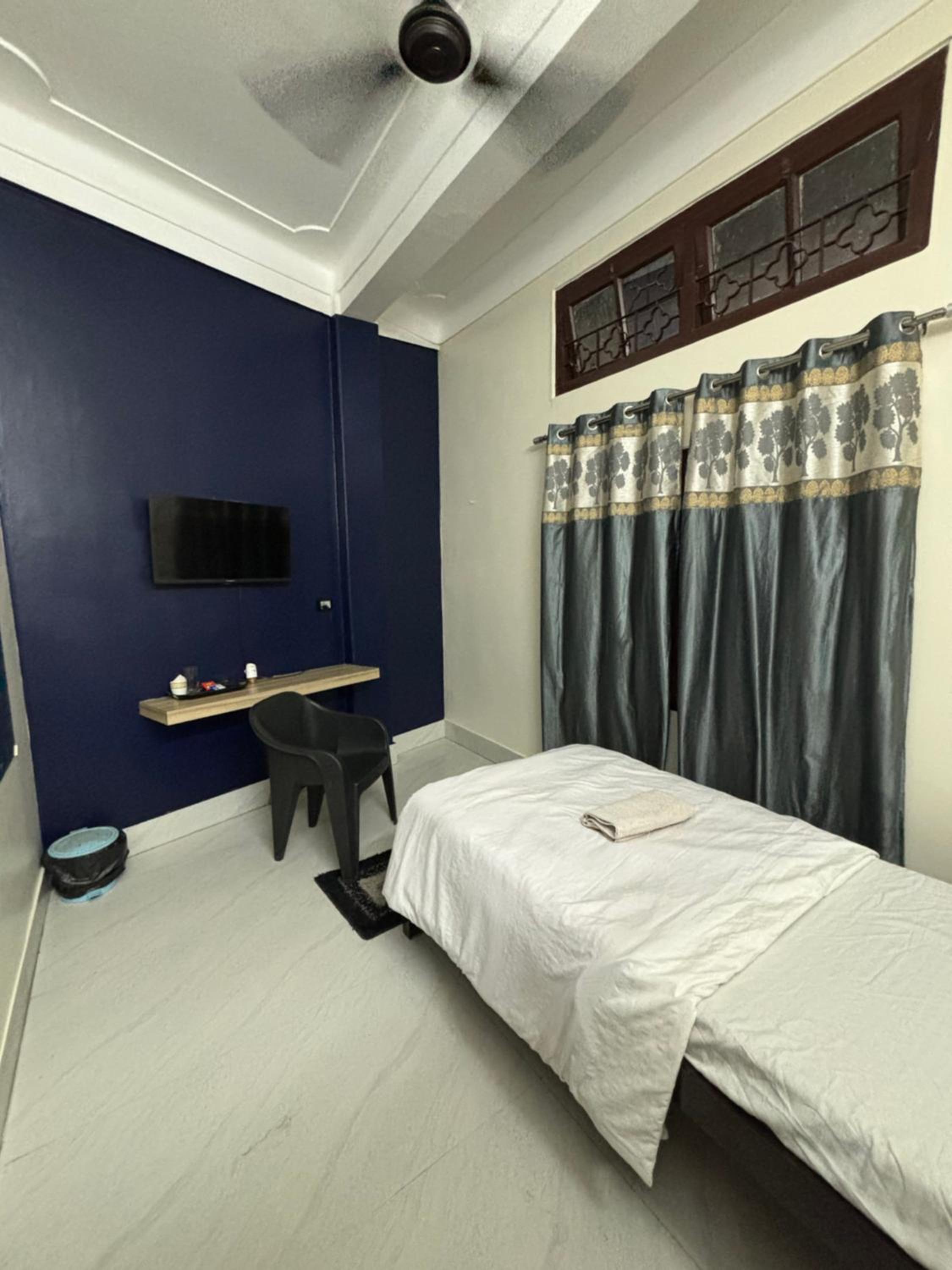 Single Room With Shared Bathroom