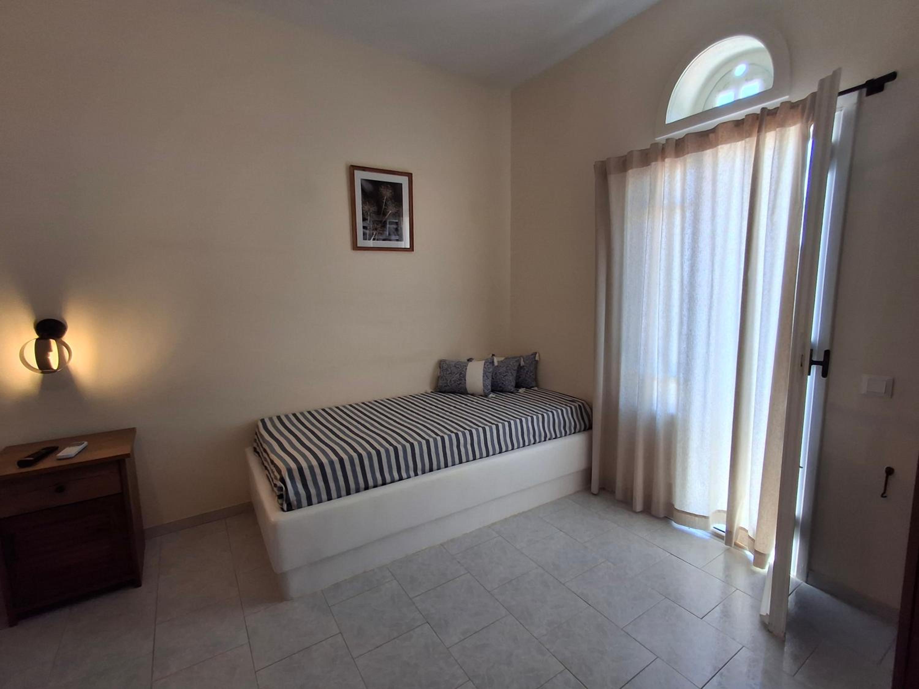 Basic Triple Room photo 1