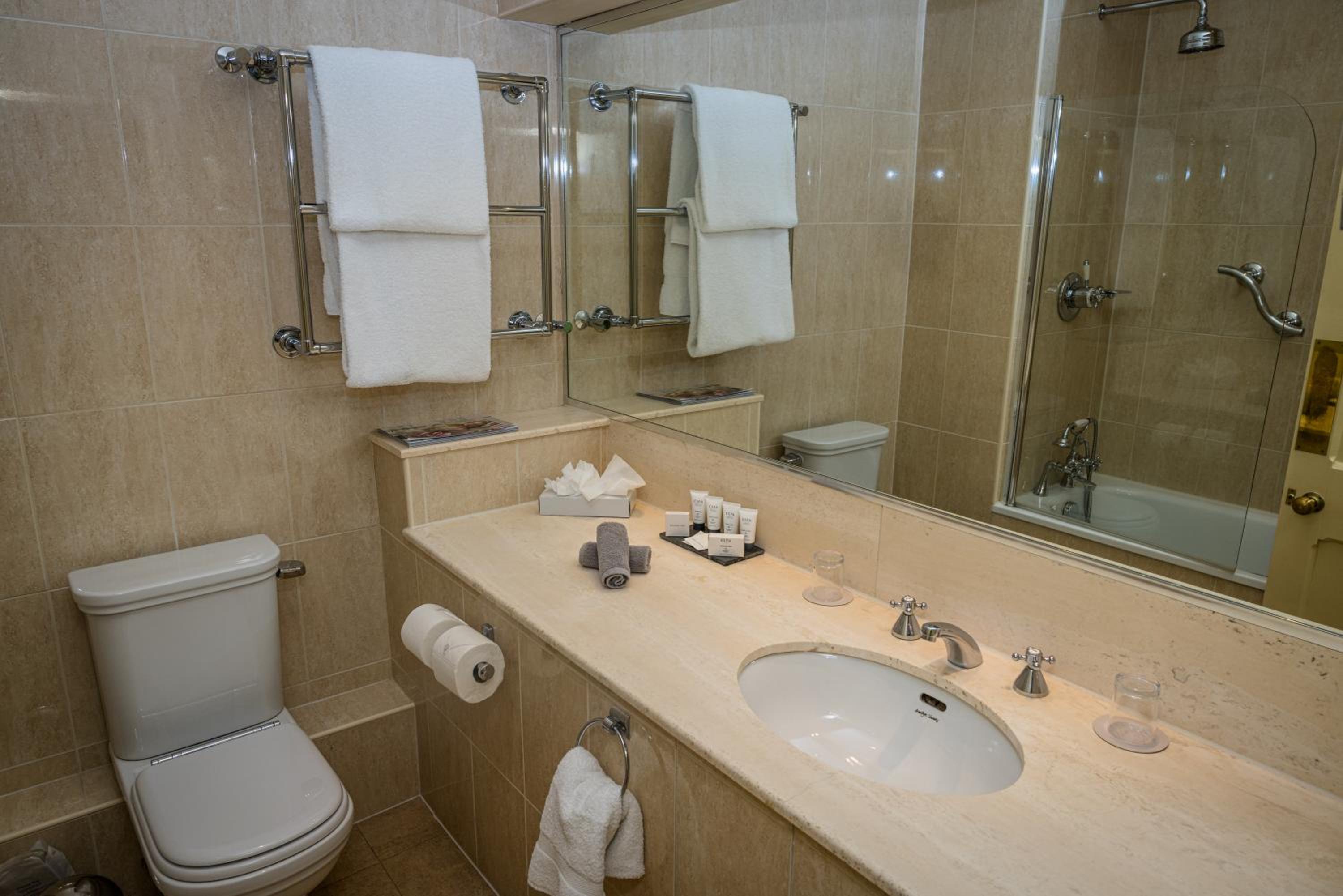 Deluxe King Suite photo 2