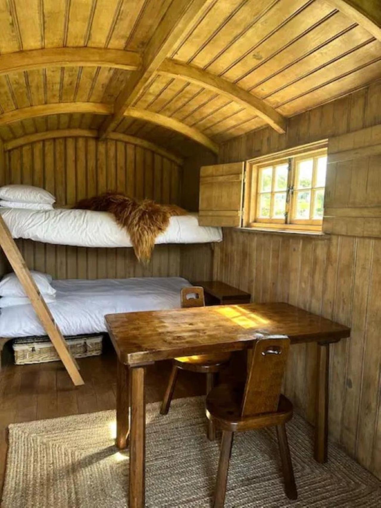 Shepherds Hut - Glamping