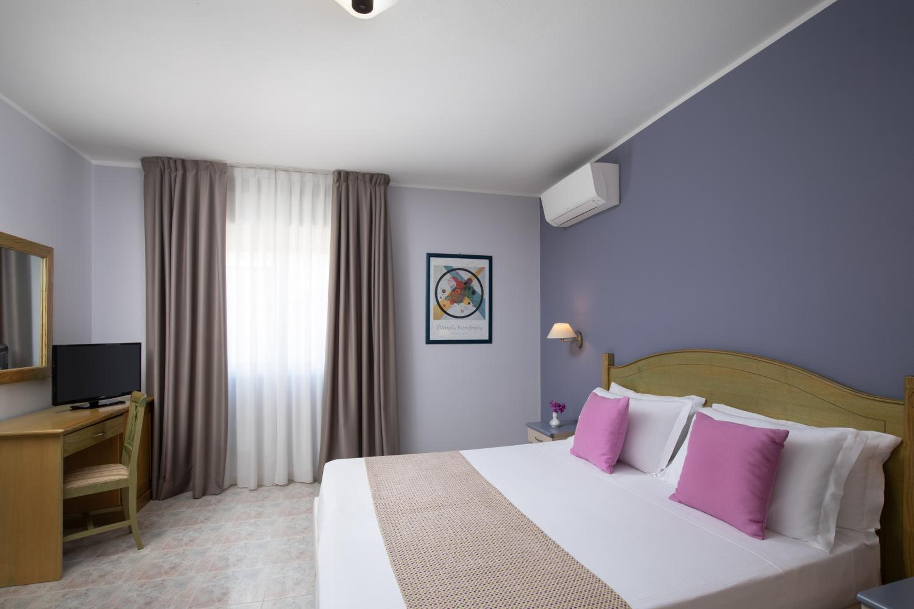 Double or Twin  Room - Photo 1