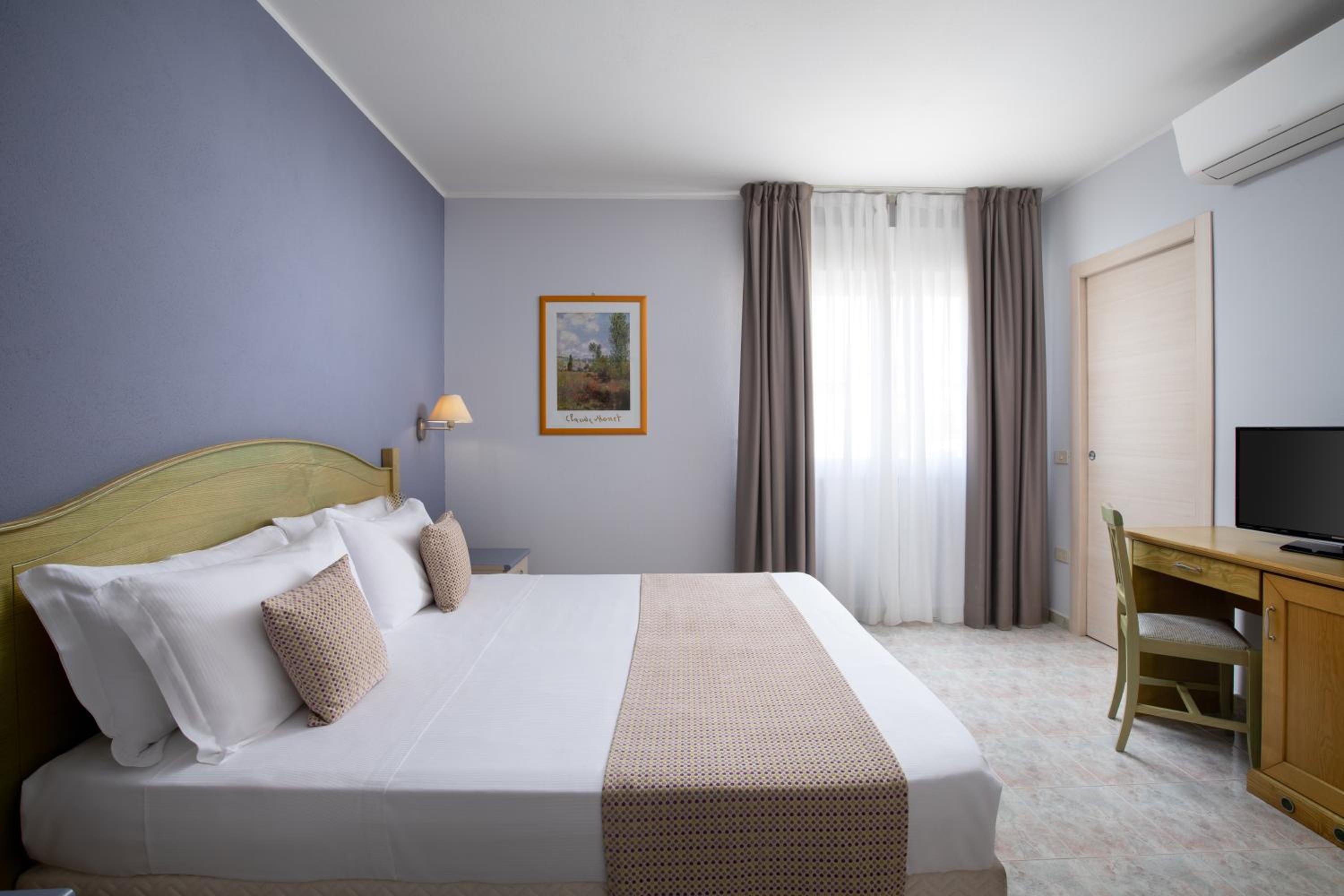 Double or Twin  Room - Photo 10