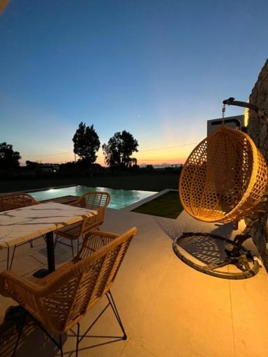 Premium Villa with Private Heated Pool and Jacuzzi photo 3