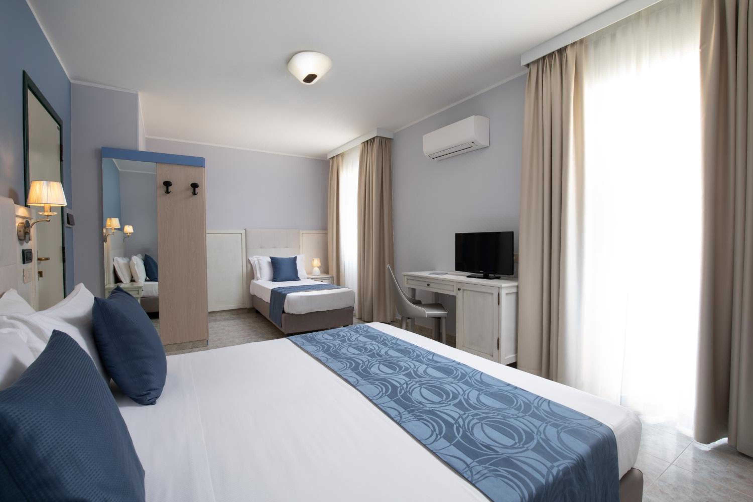 Triple Room with Terrace