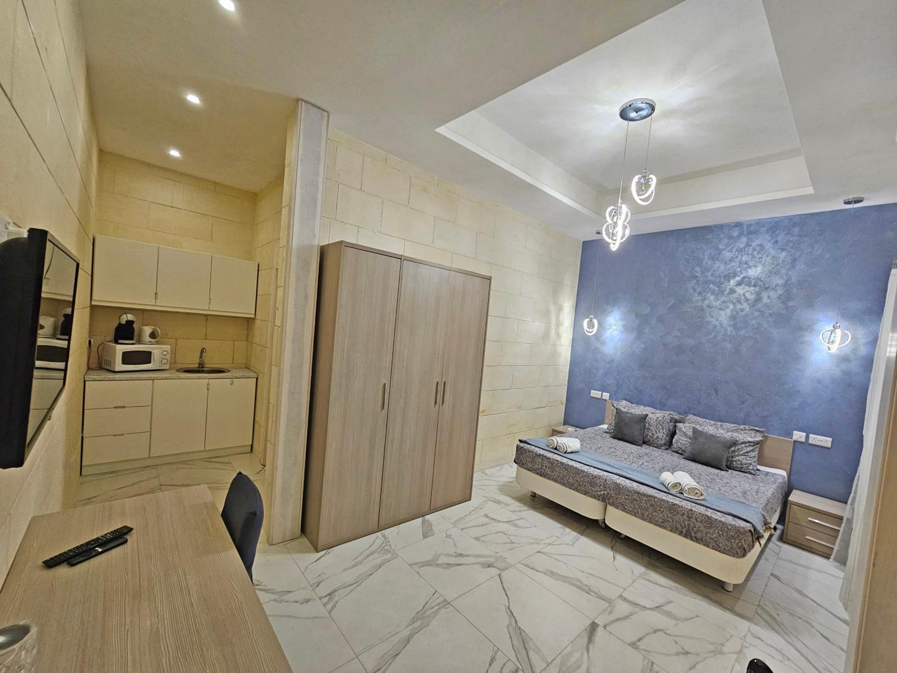Studio Apartment photo 1