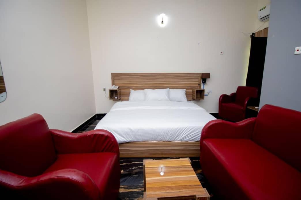 Deluxe Double Room (2 Adults + 1 Child) photo 2